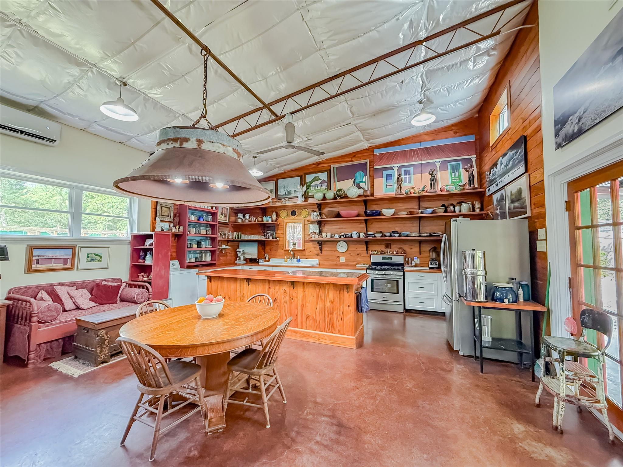 1411 County Road B, Lexington, TX 78947