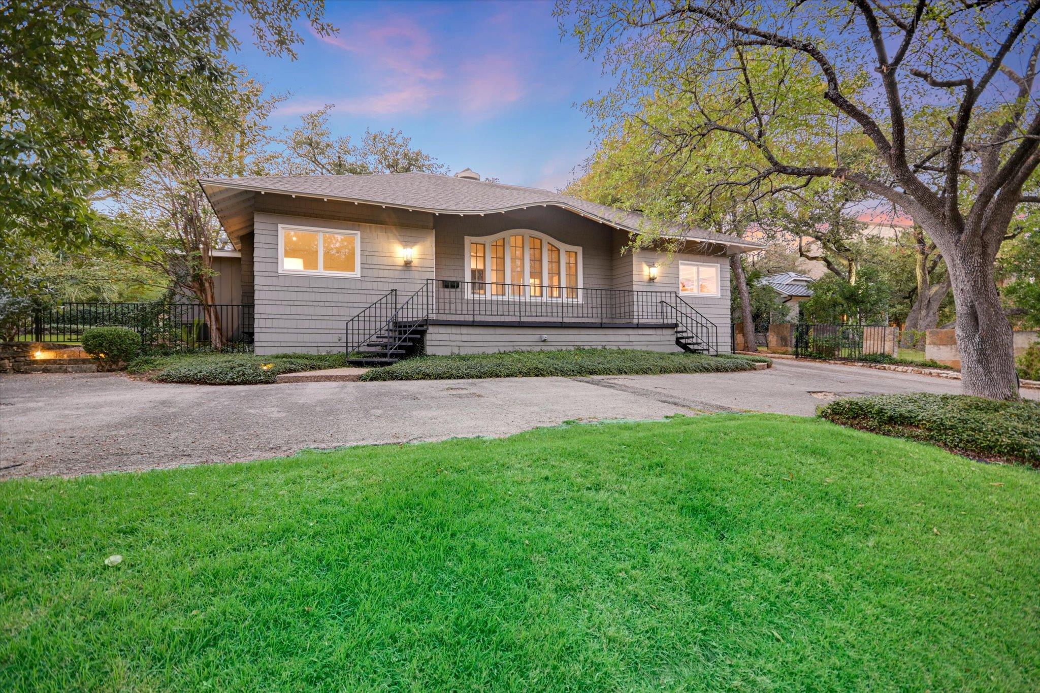 1402 Windsor Rd, Austin, TX 78703