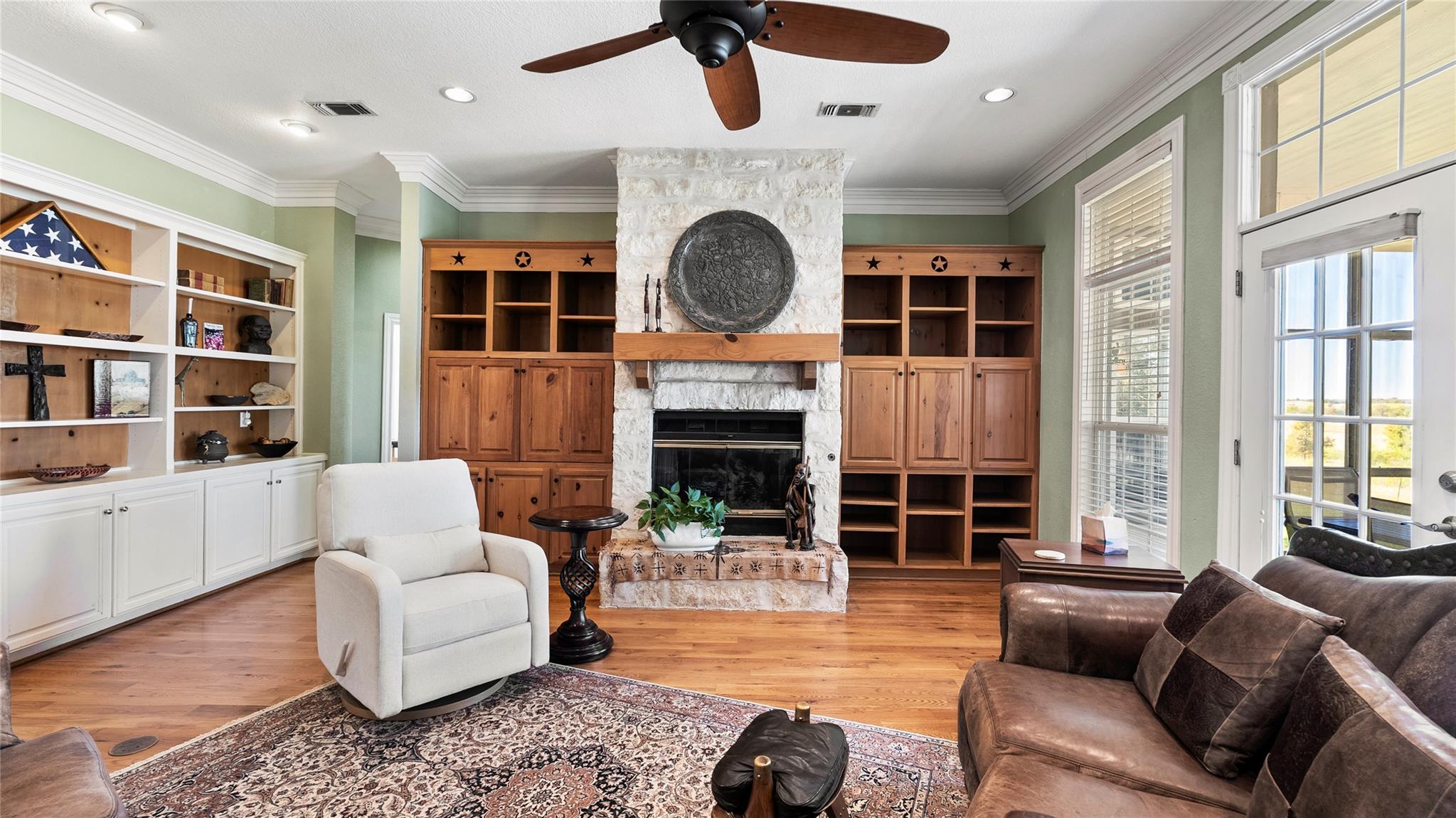 948 Upper Elgin River Rd, Elgin, TX 78621