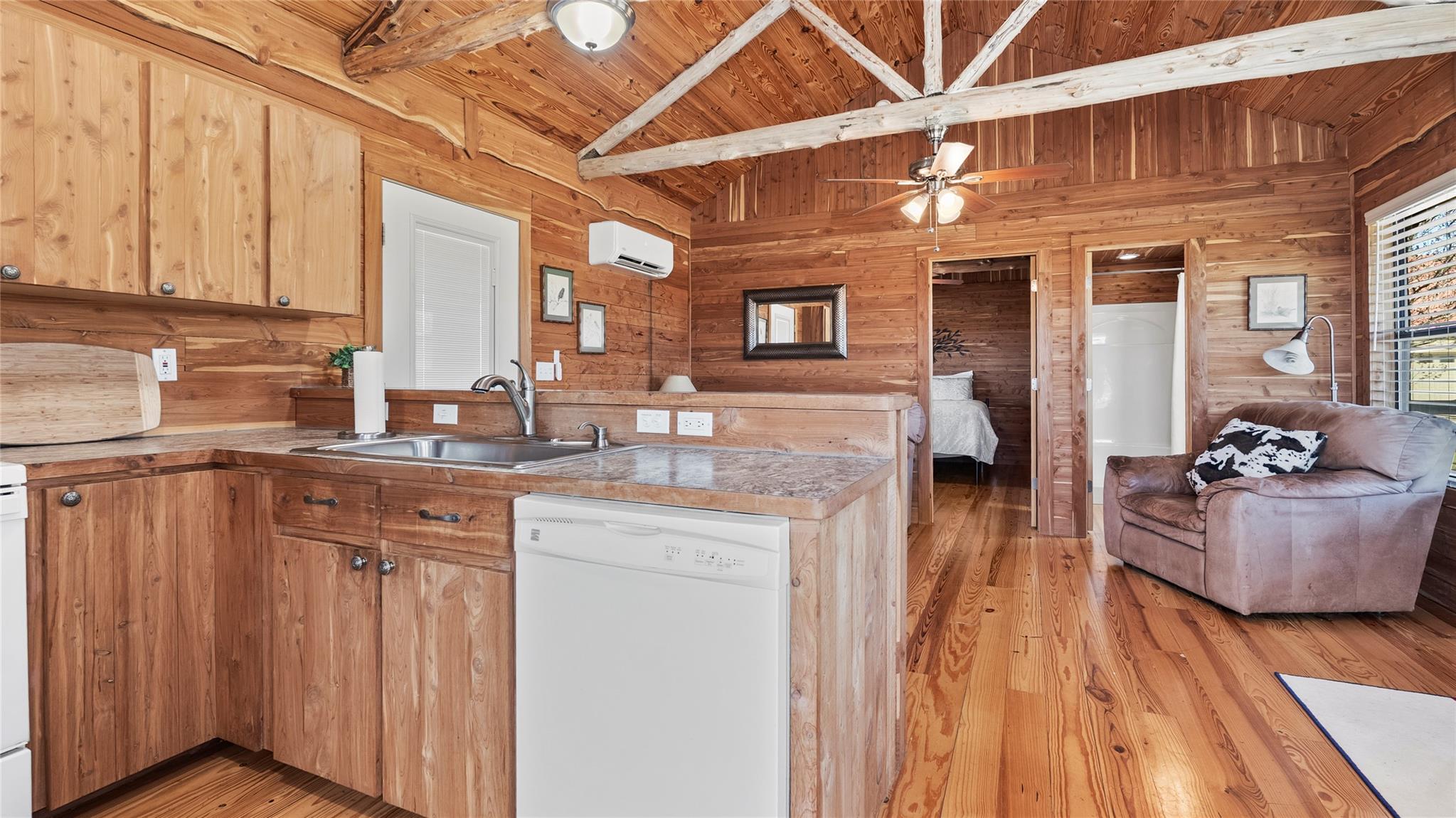 948 Upper Elgin River Rd, Elgin, TX 78621