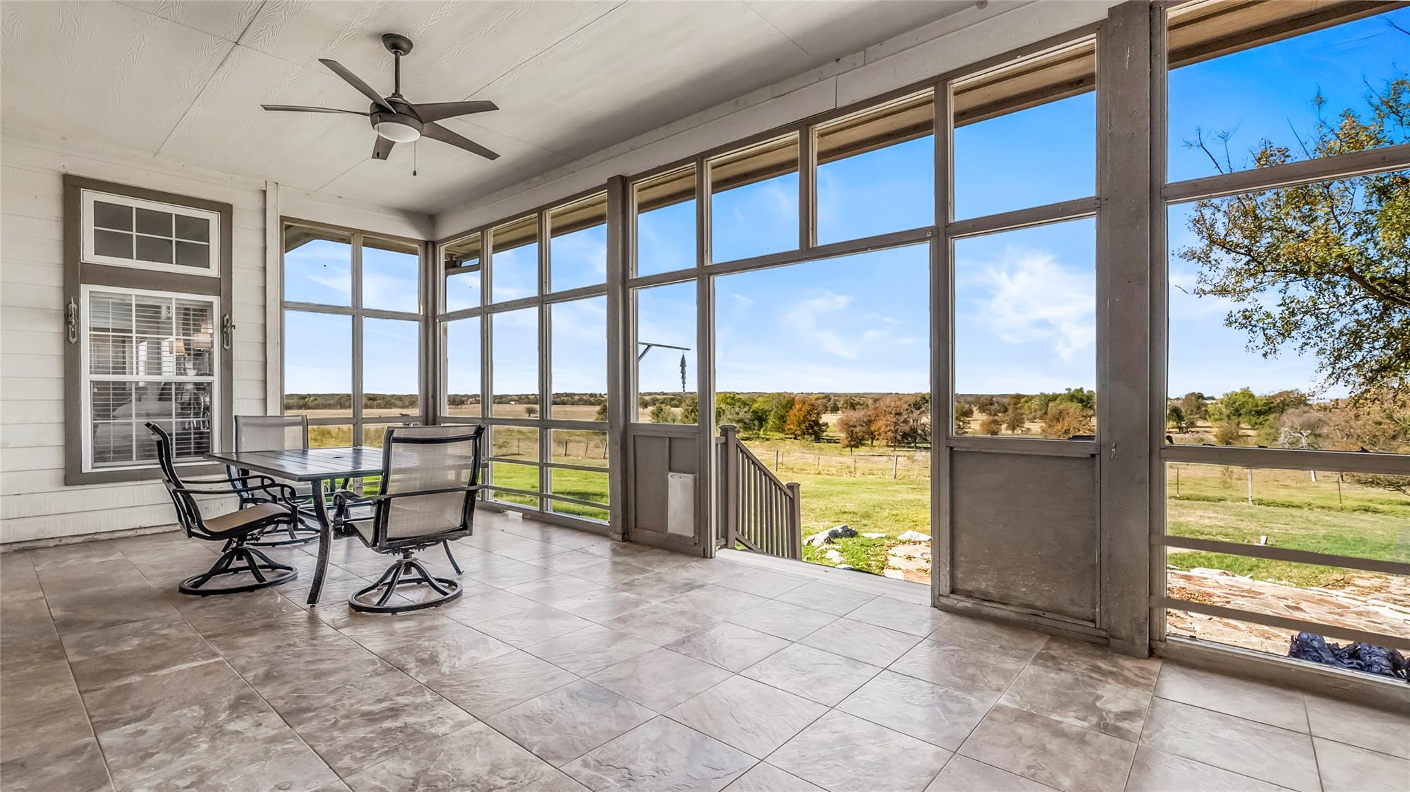 948 Upper Elgin River Rd, Elgin, TX 78621