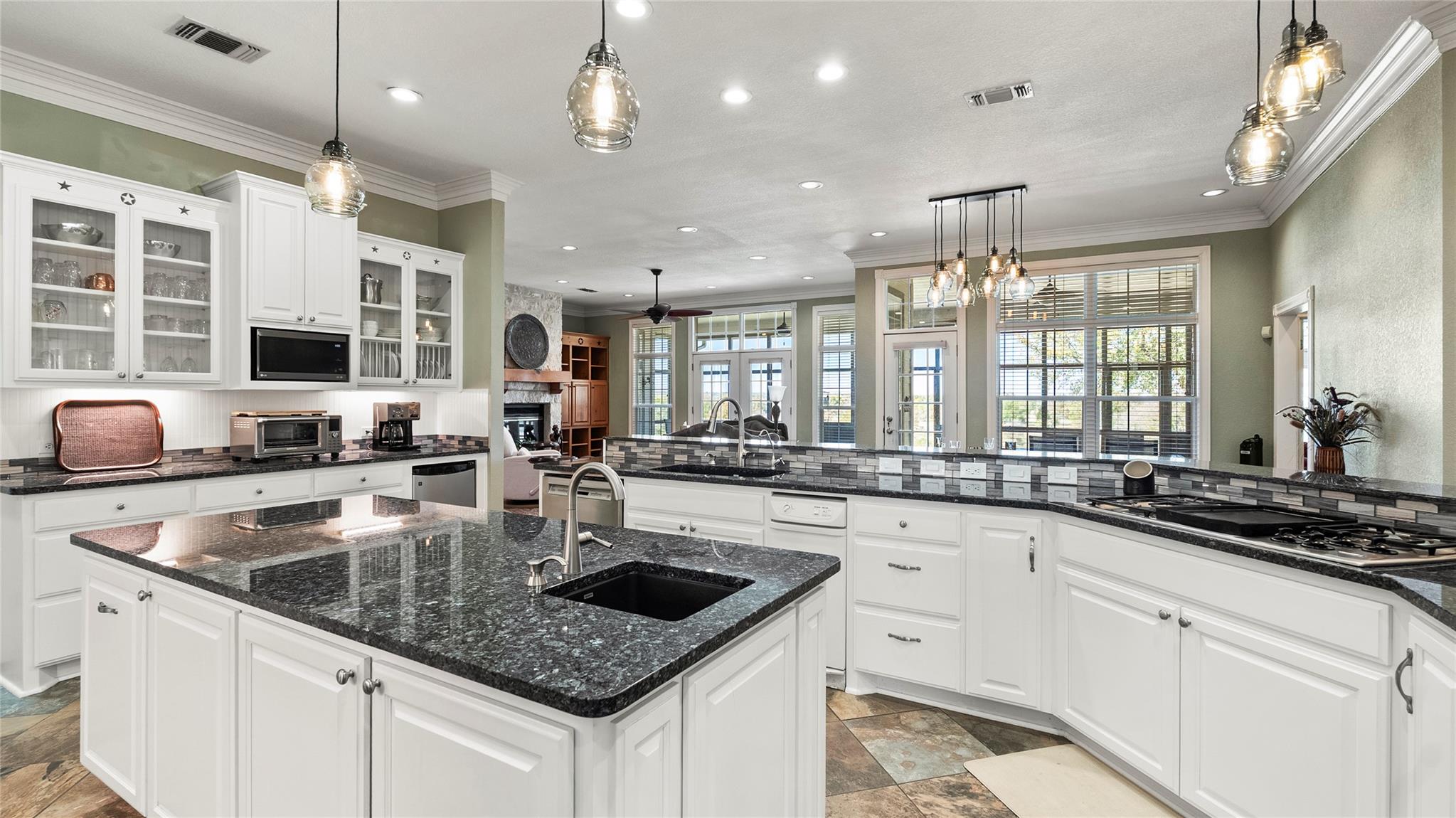 948 Upper Elgin River Rd, Elgin, TX 78621