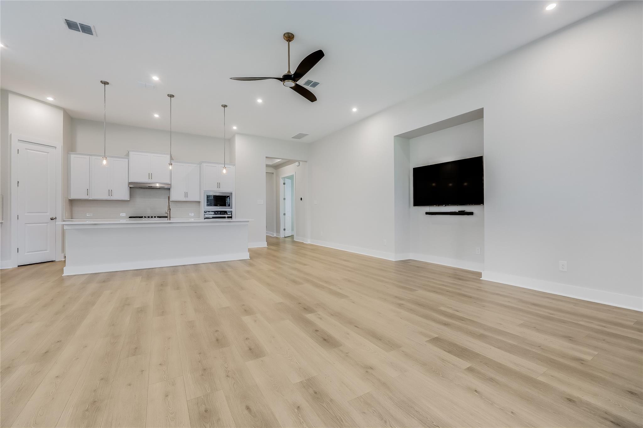 8000 Sunrise Ravine Pass, Lago Vista, TX 78645