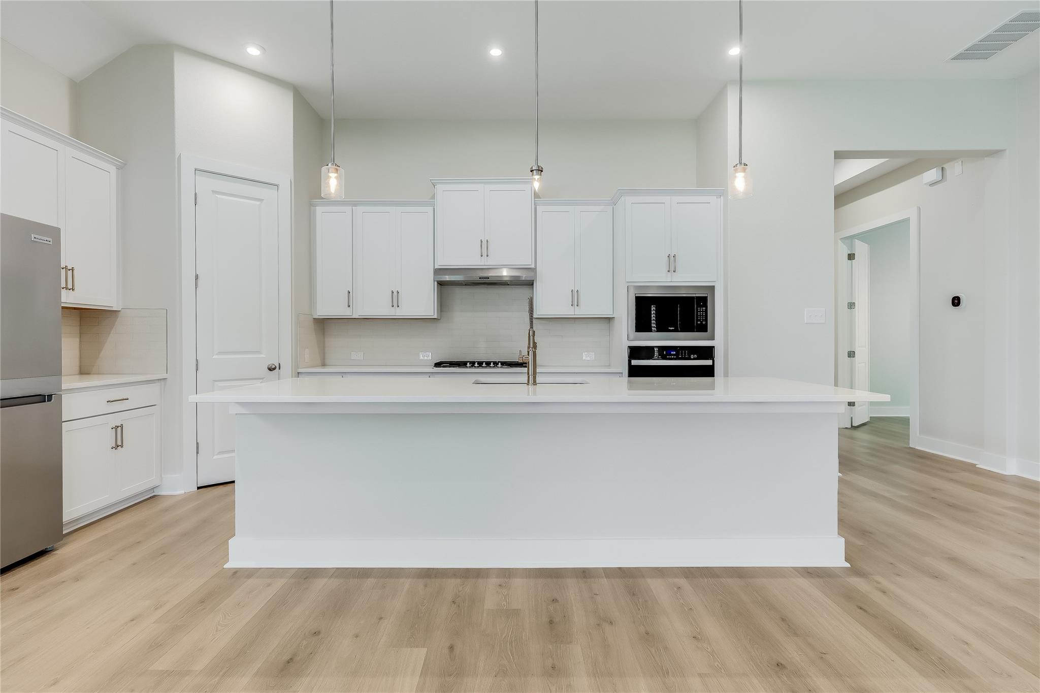 8000 Sunrise Ravine Pass, Lago Vista, TX 78645