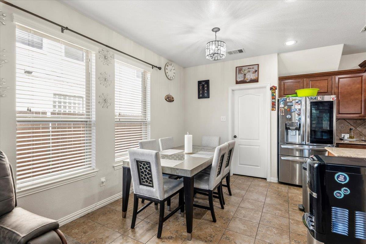 117 E Emory Fields Dr, Hutto, TX 78634