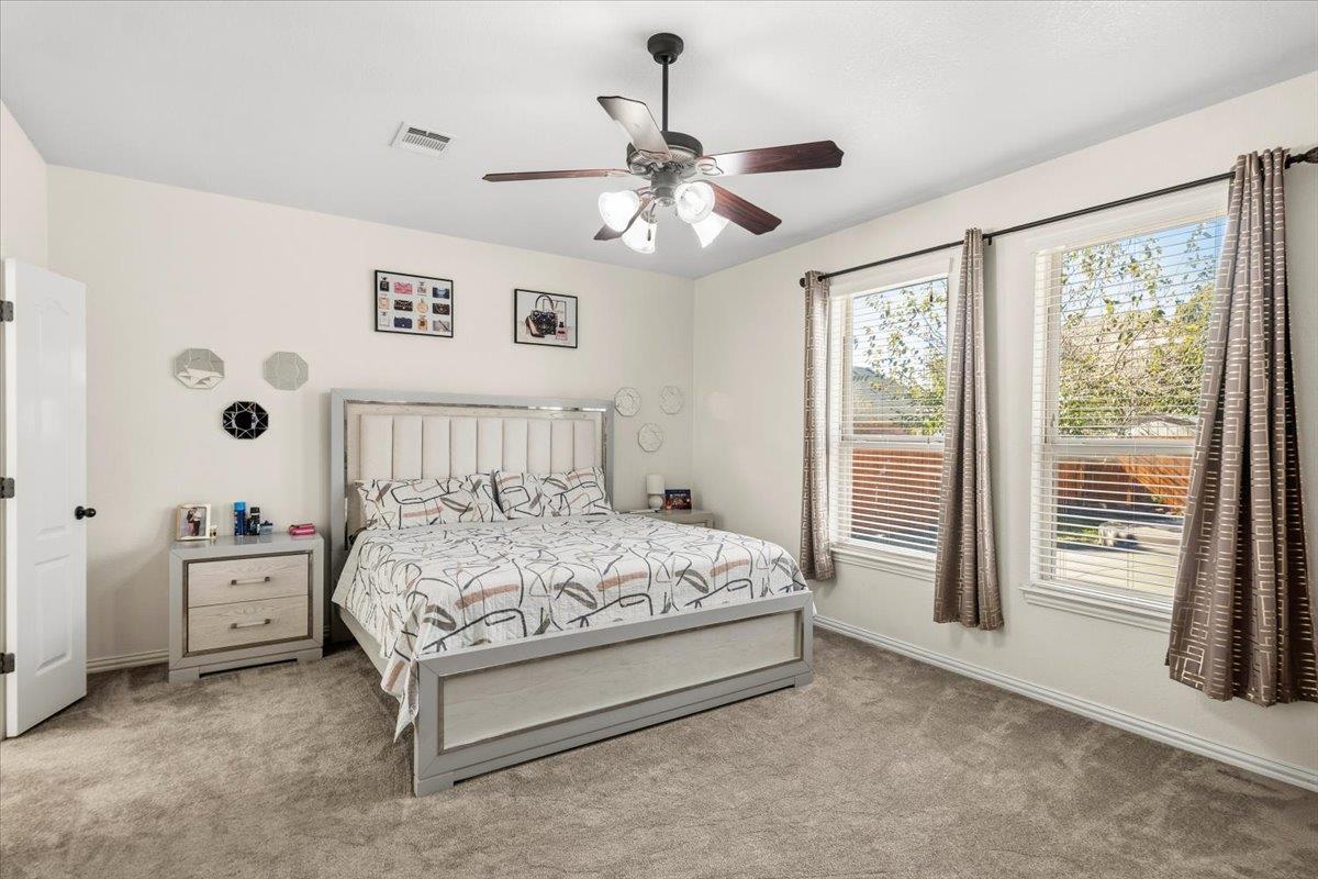 117 E Emory Fields Dr, Hutto, TX 78634