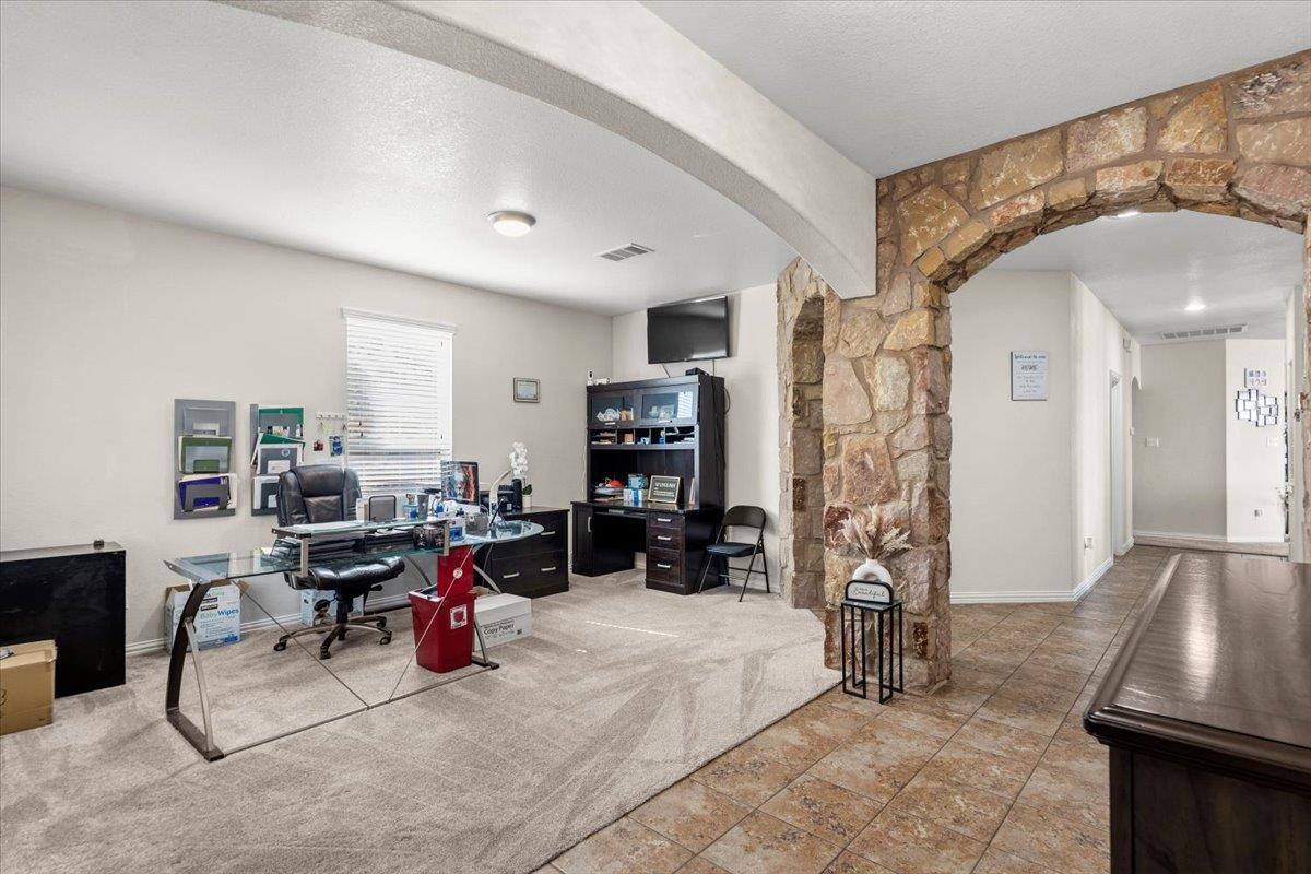 117 E Emory Fields Dr, Hutto, TX 78634