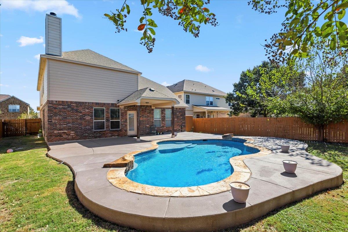 117 E Emory Fields Dr, Hutto, TX 78634