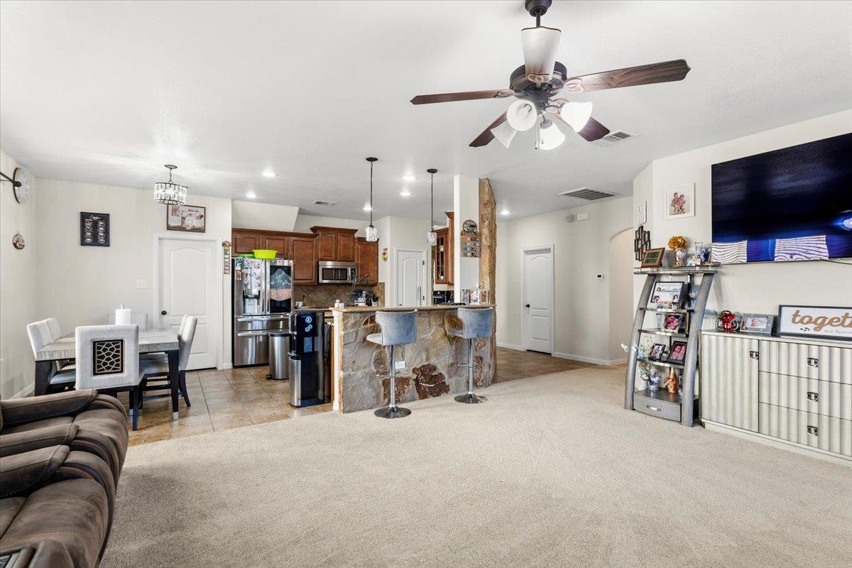 117 E Emory Fields Dr, Hutto, TX 78634