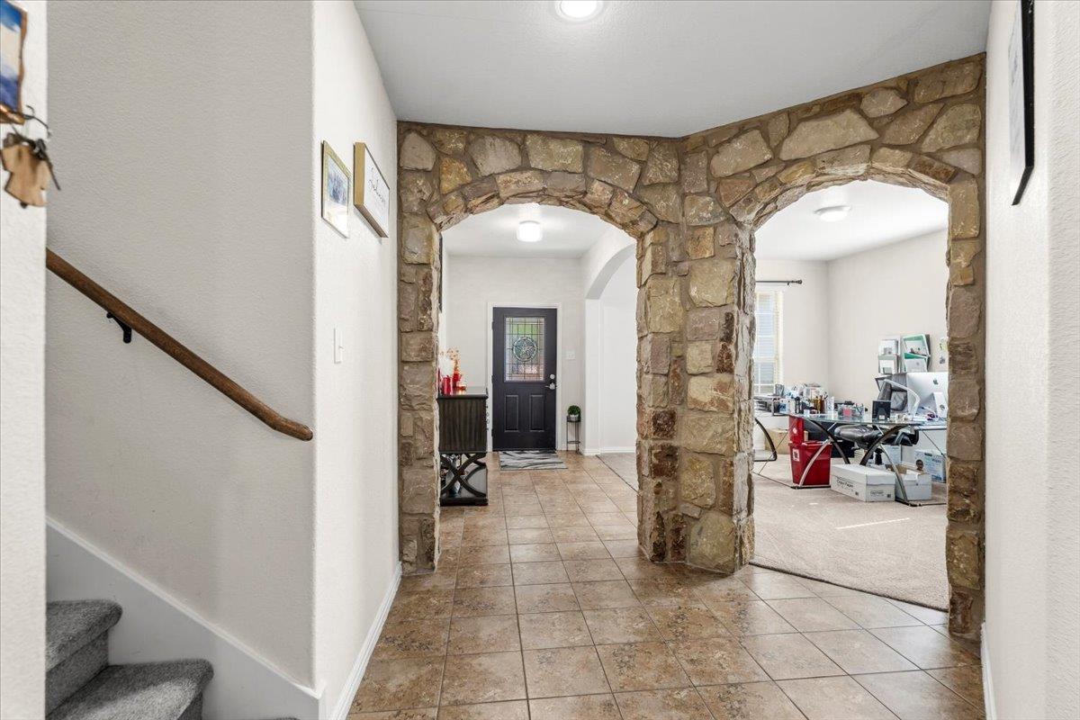 117 E Emory Fields Dr, Hutto, TX 78634