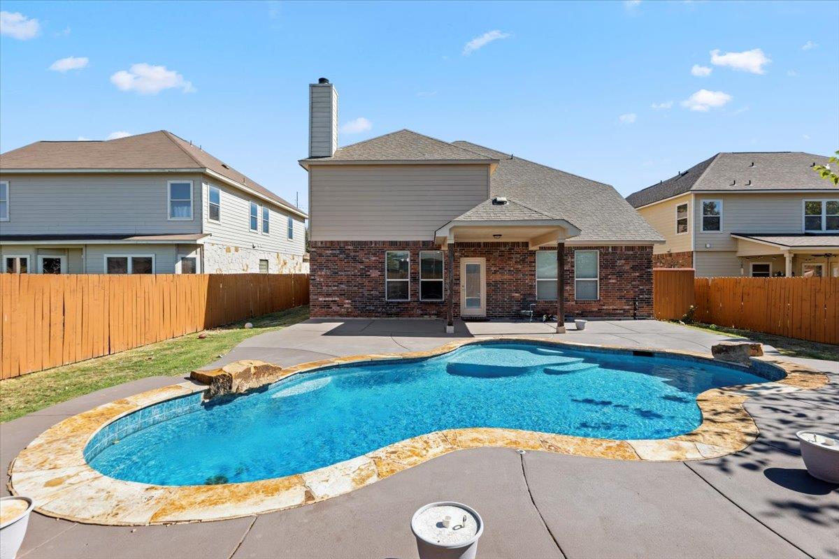 117 E Emory Fields Dr, Hutto, TX 78634