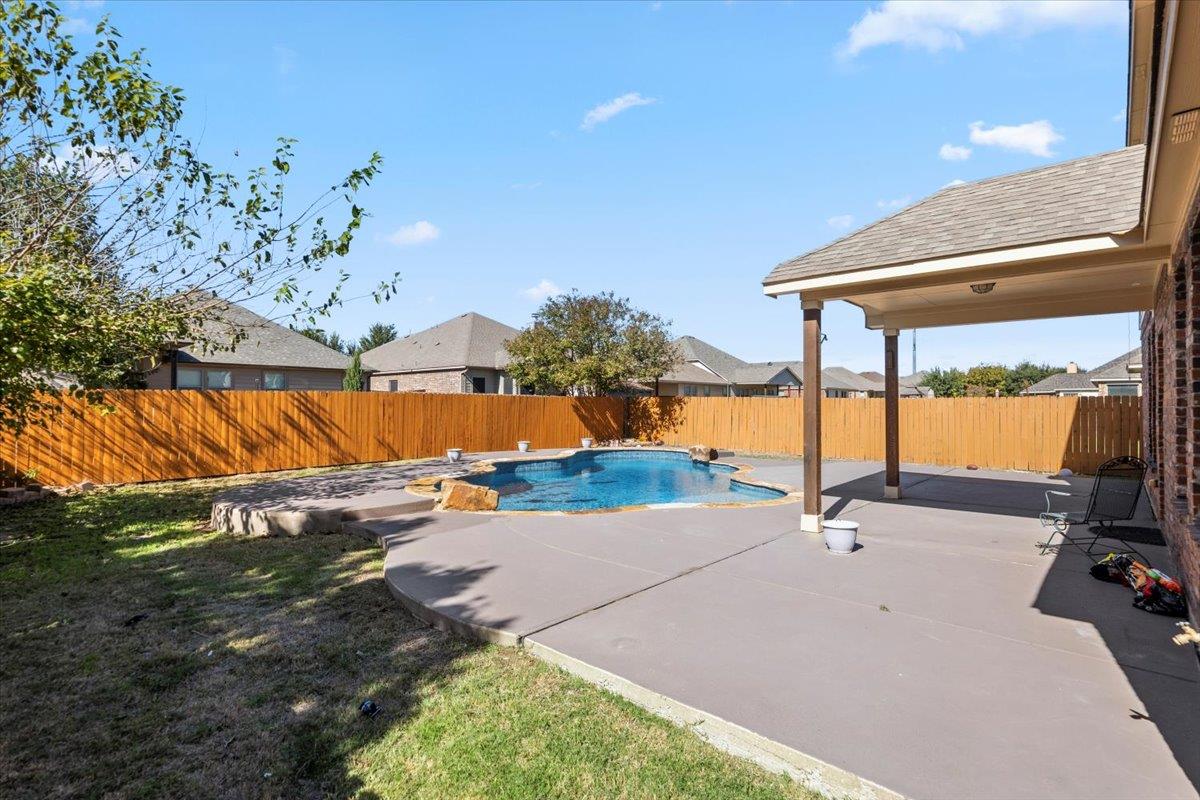 117 E Emory Fields Dr, Hutto, TX 78634