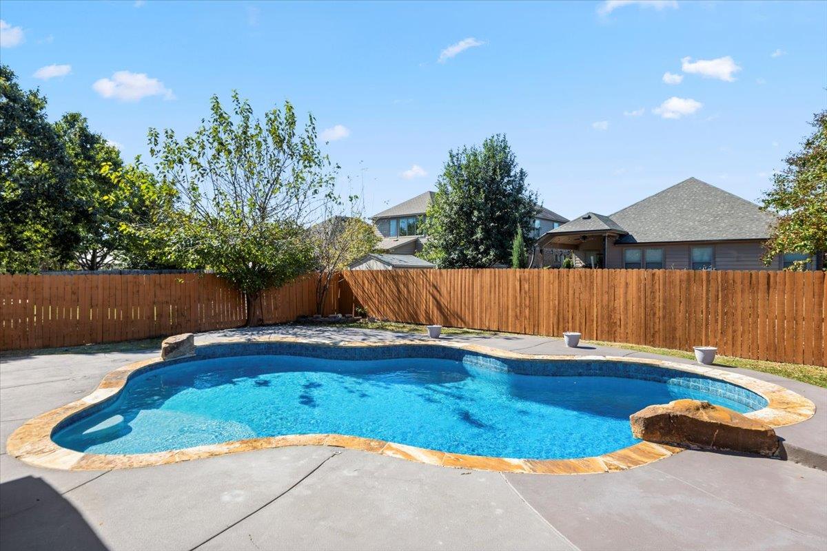 117 E Emory Fields Dr, Hutto, TX 78634