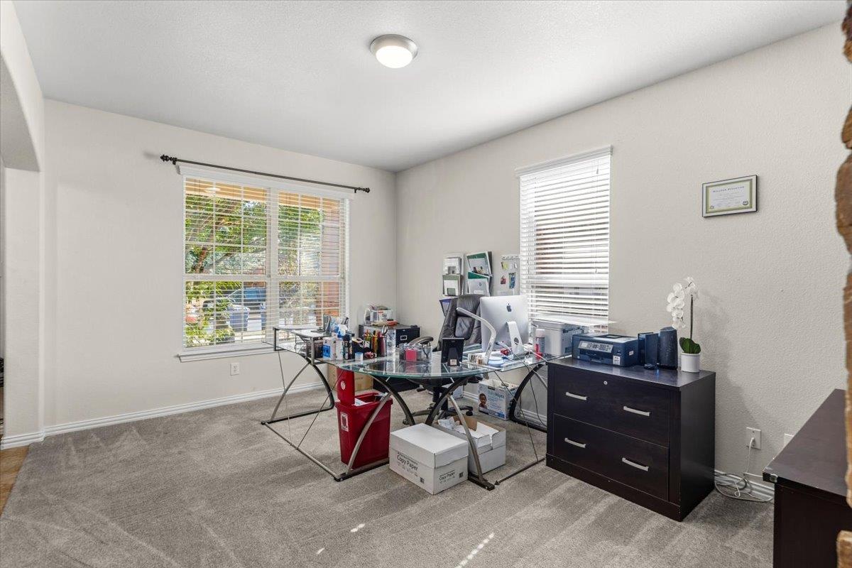 117 E Emory Fields Dr, Hutto, TX 78634