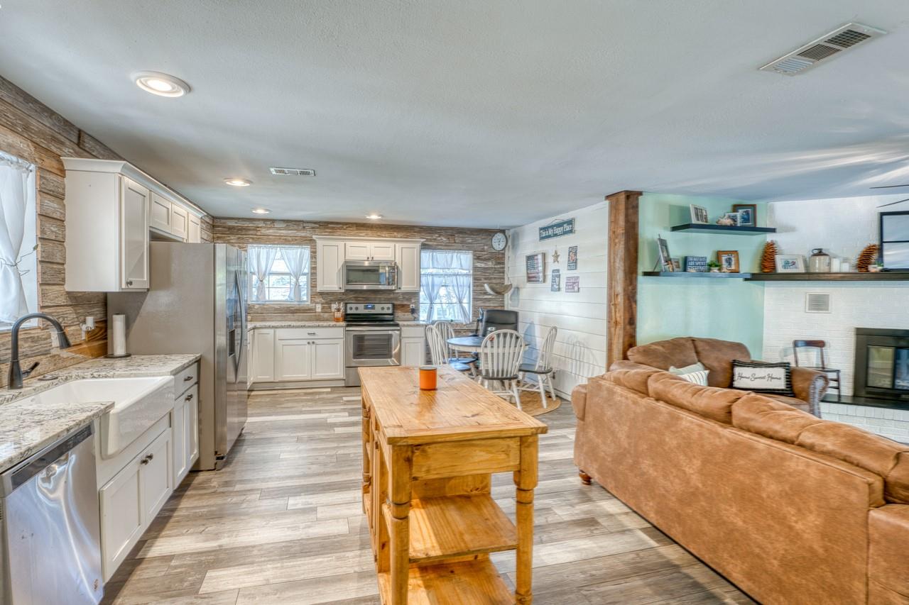 1117 County Road 132B, Kingsland, TX 78639