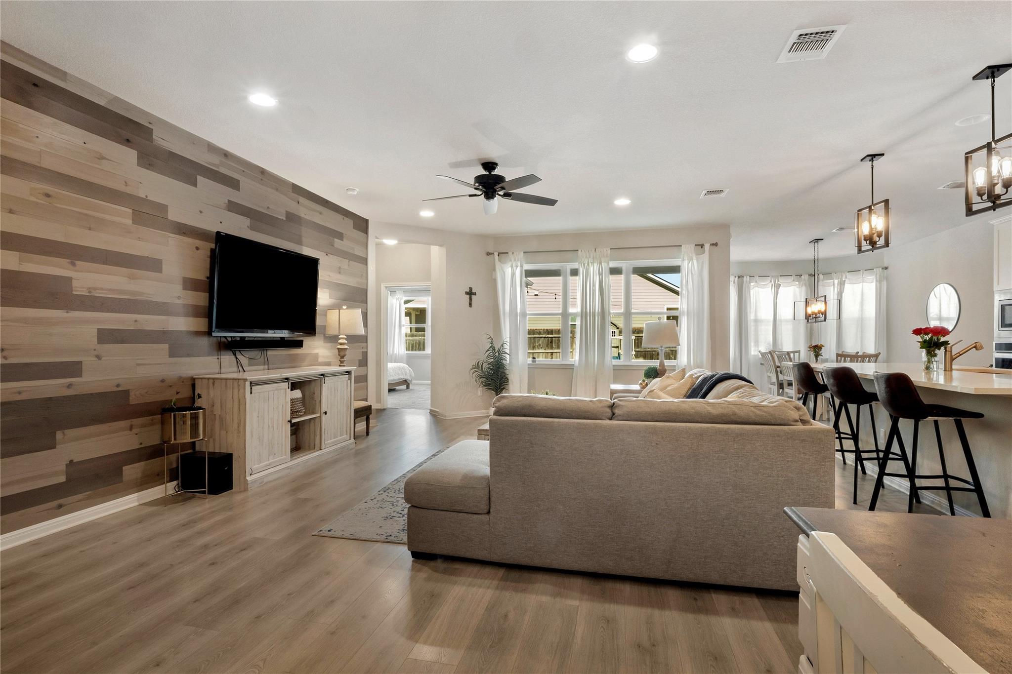 103 Wagon Spoke Cv, Liberty Hill, TX 78642