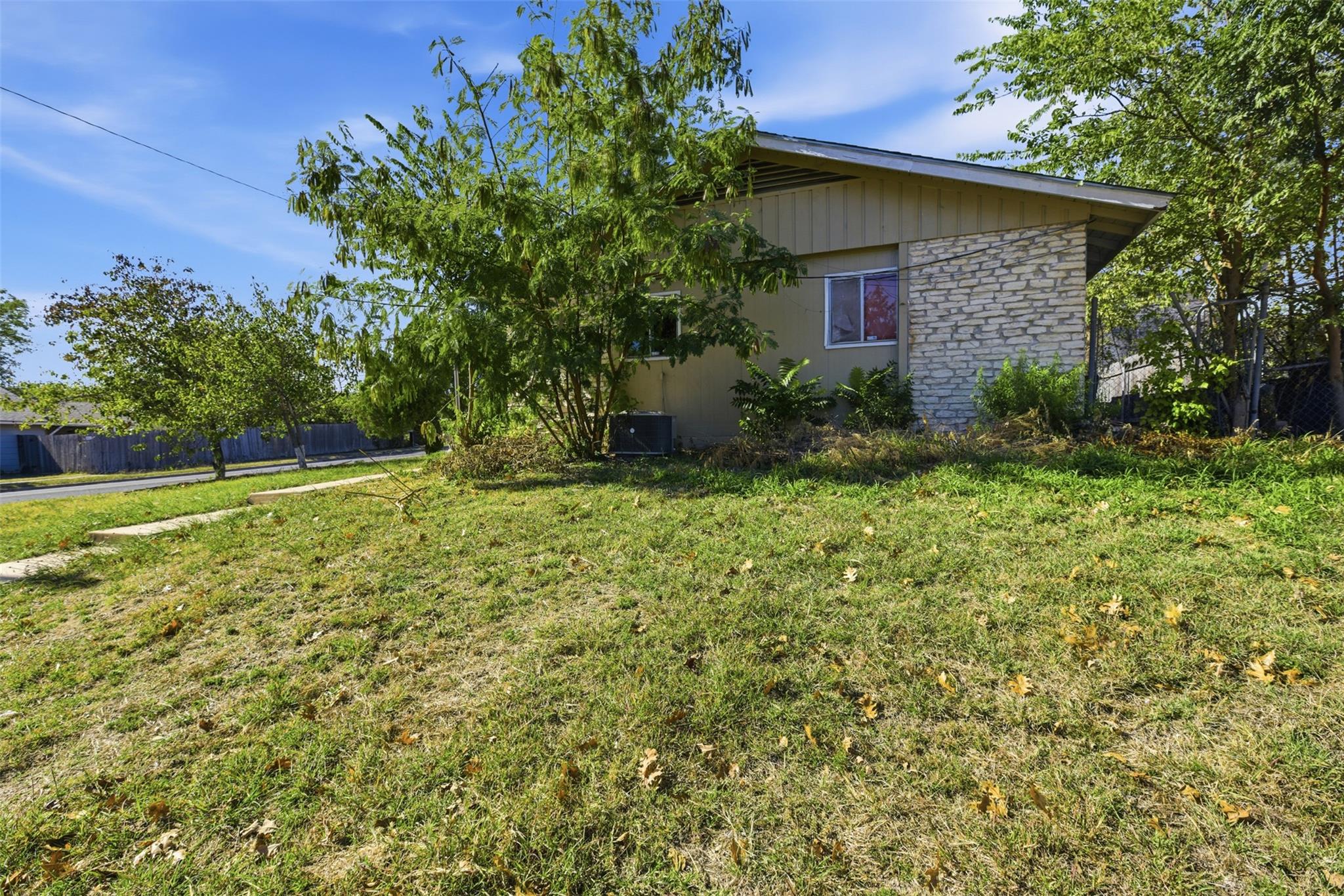 8406 MAINE Dr, Austin, TX 78758