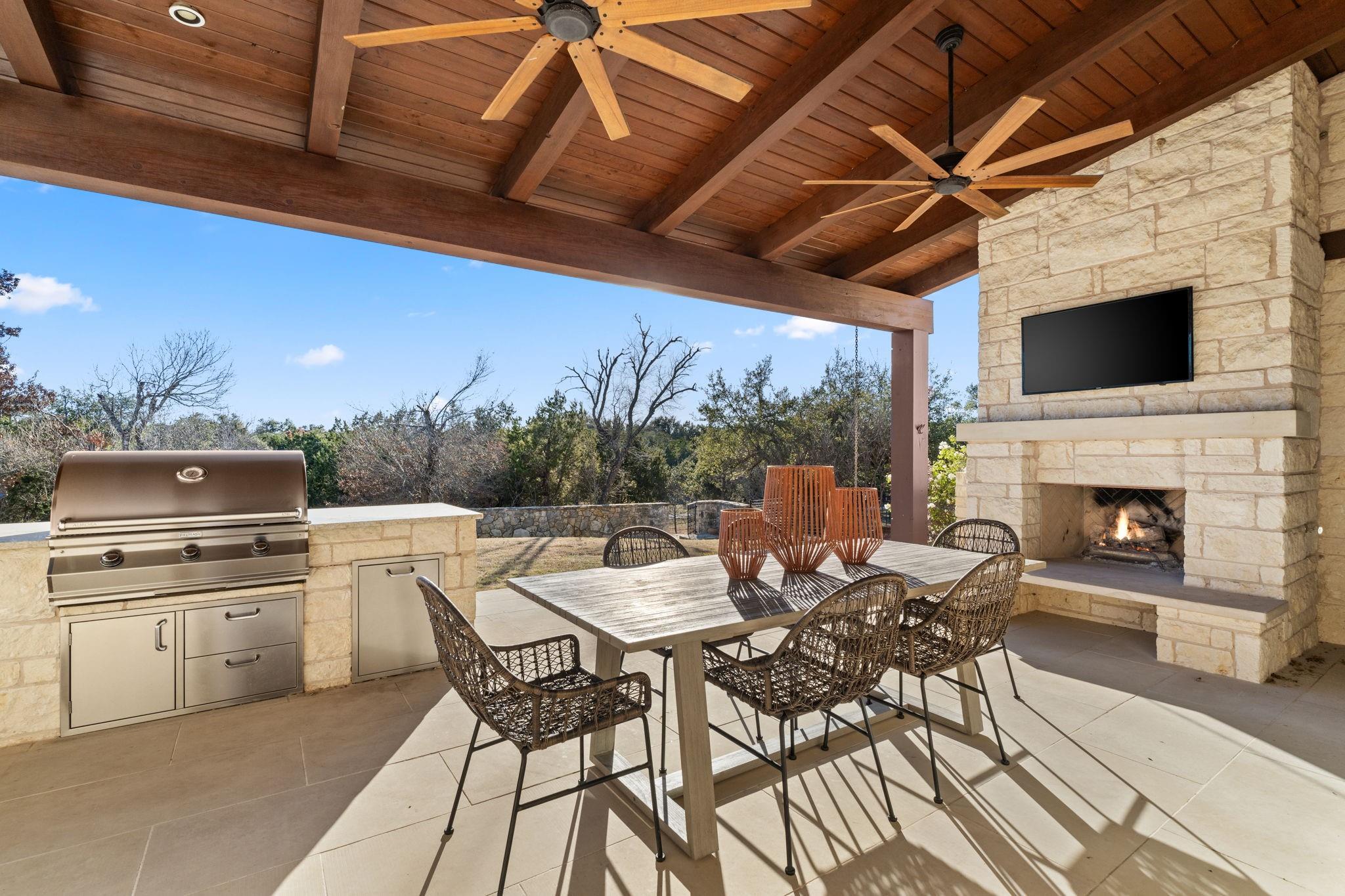 2560 Bell Springs Rd, Dripping Springs, TX 78620