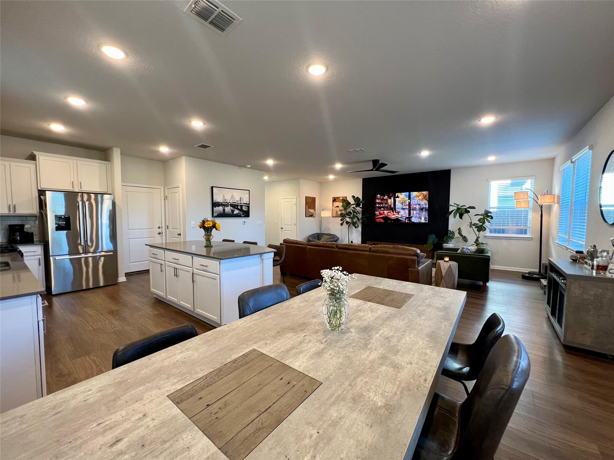 11305 Sentinel Dr, Austin, TX 78747