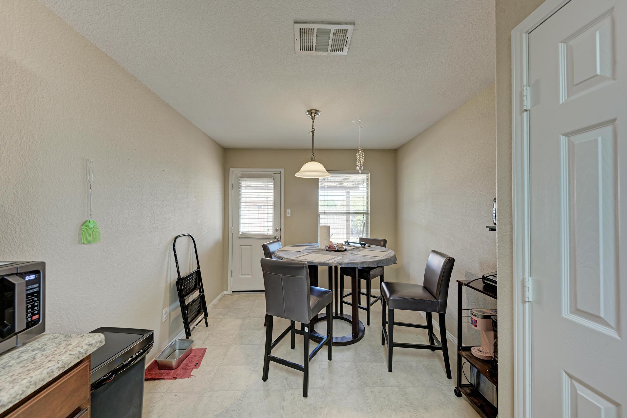 921 Dexter Dr, Leander, TX 78641