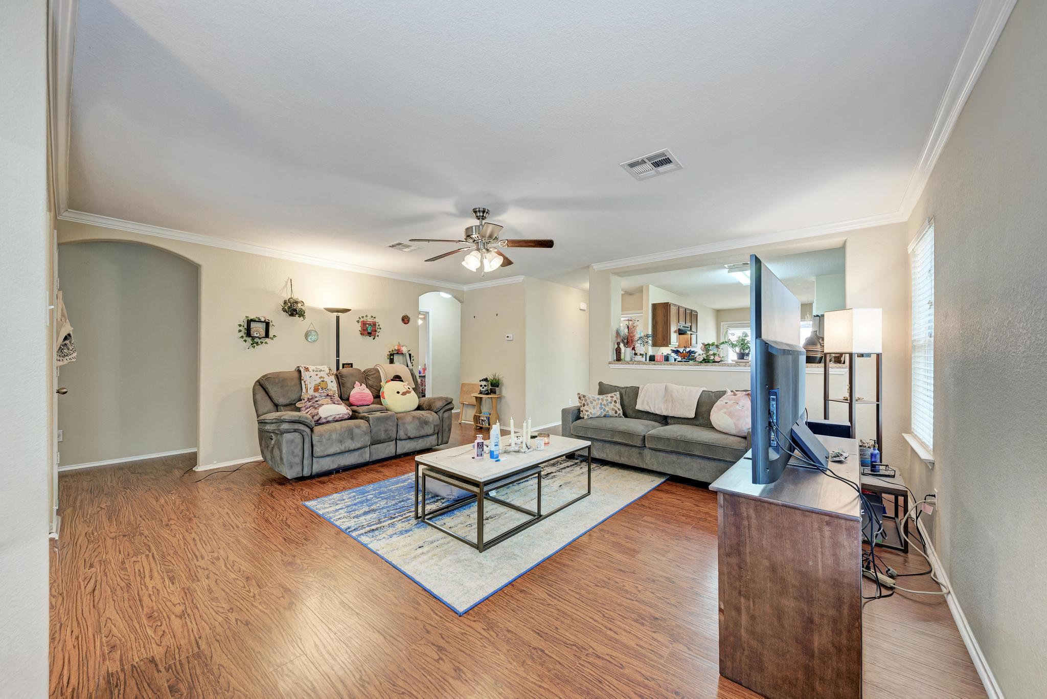 921 Dexter Dr, Leander, TX 78641