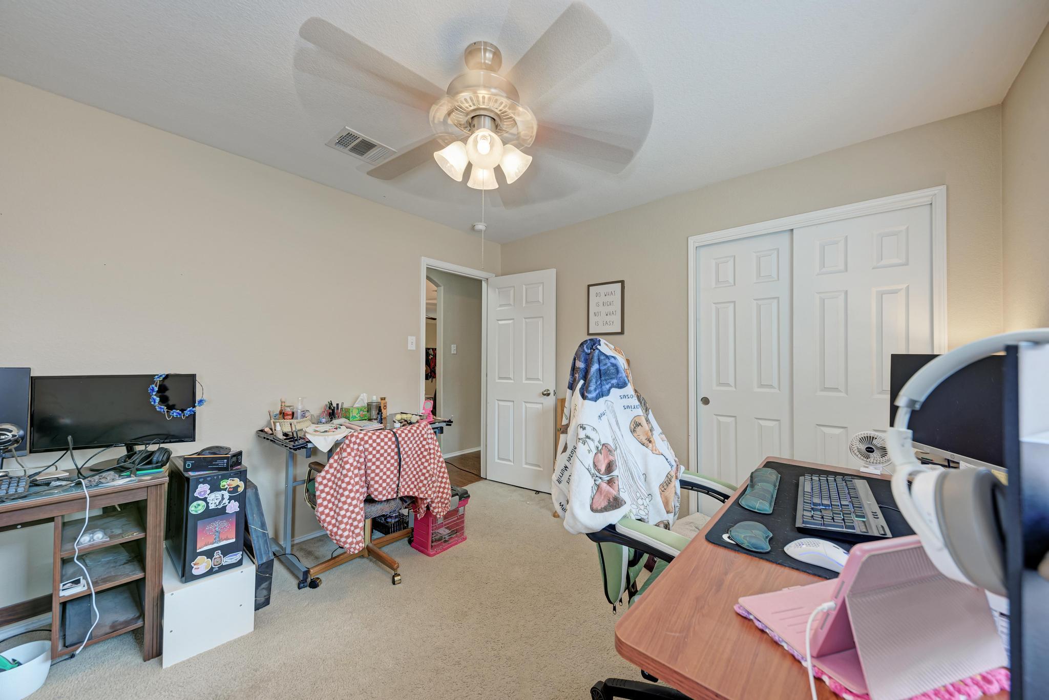 921 Dexter Dr, Leander, TX 78641