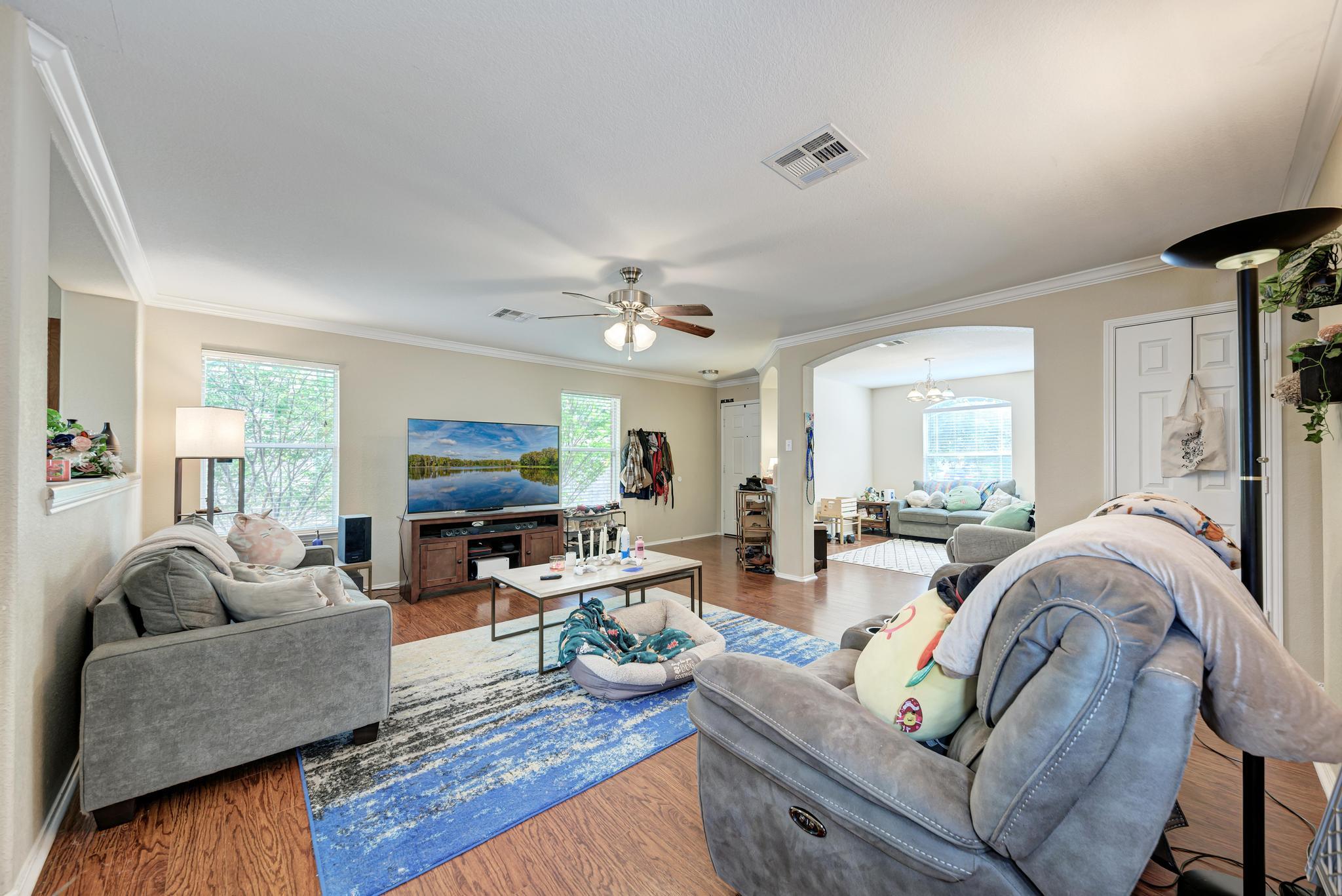 921 Dexter Dr, Leander, TX 78641