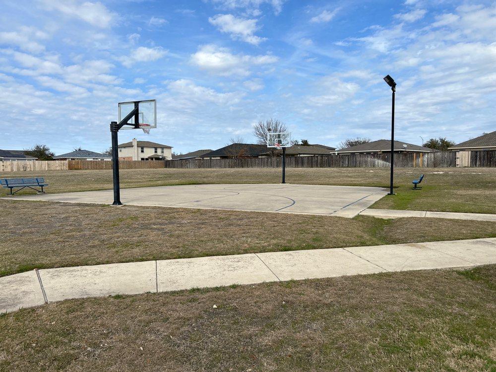 921 Dexter Dr, Leander, TX 78641