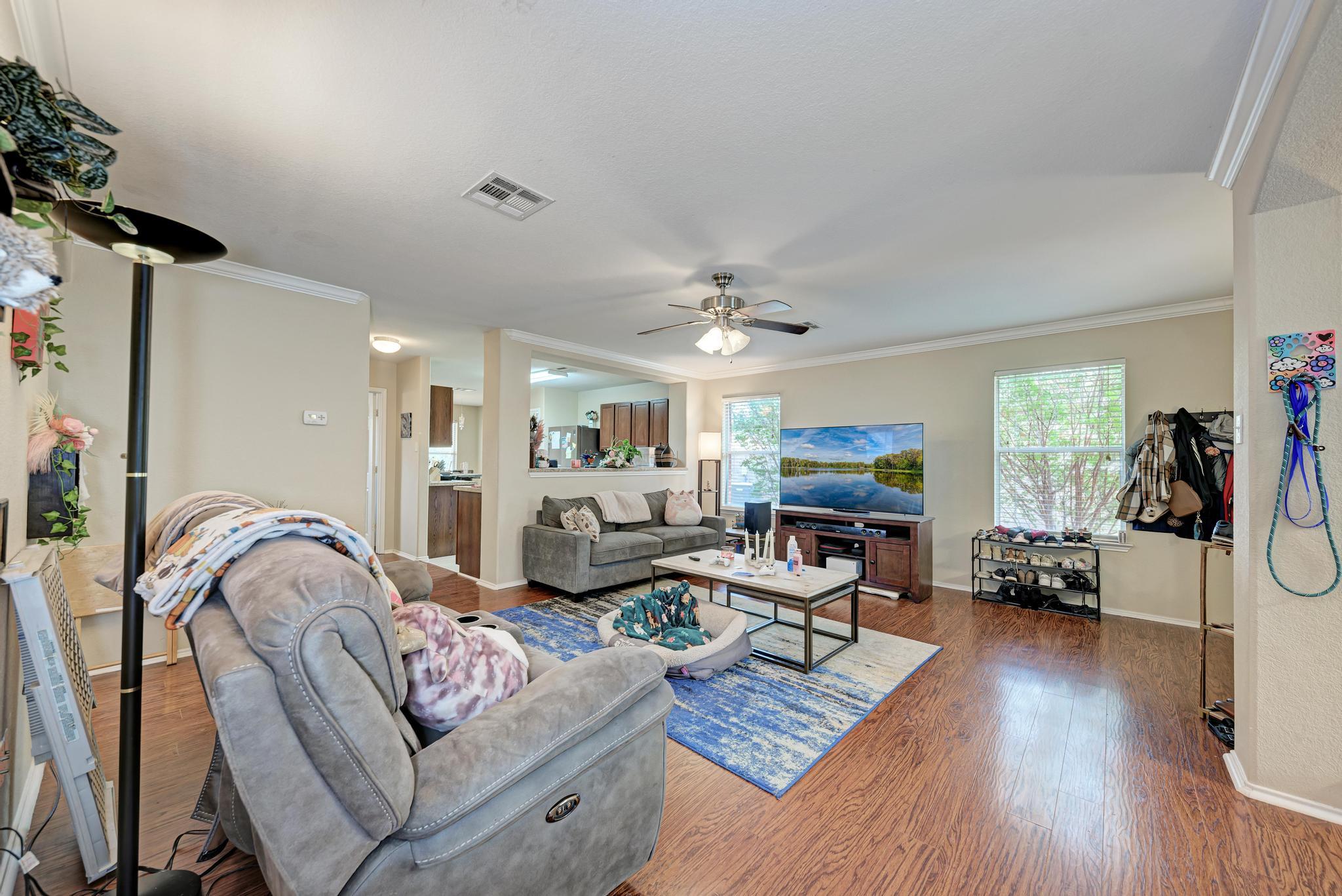 921 Dexter Dr, Leander, TX 78641