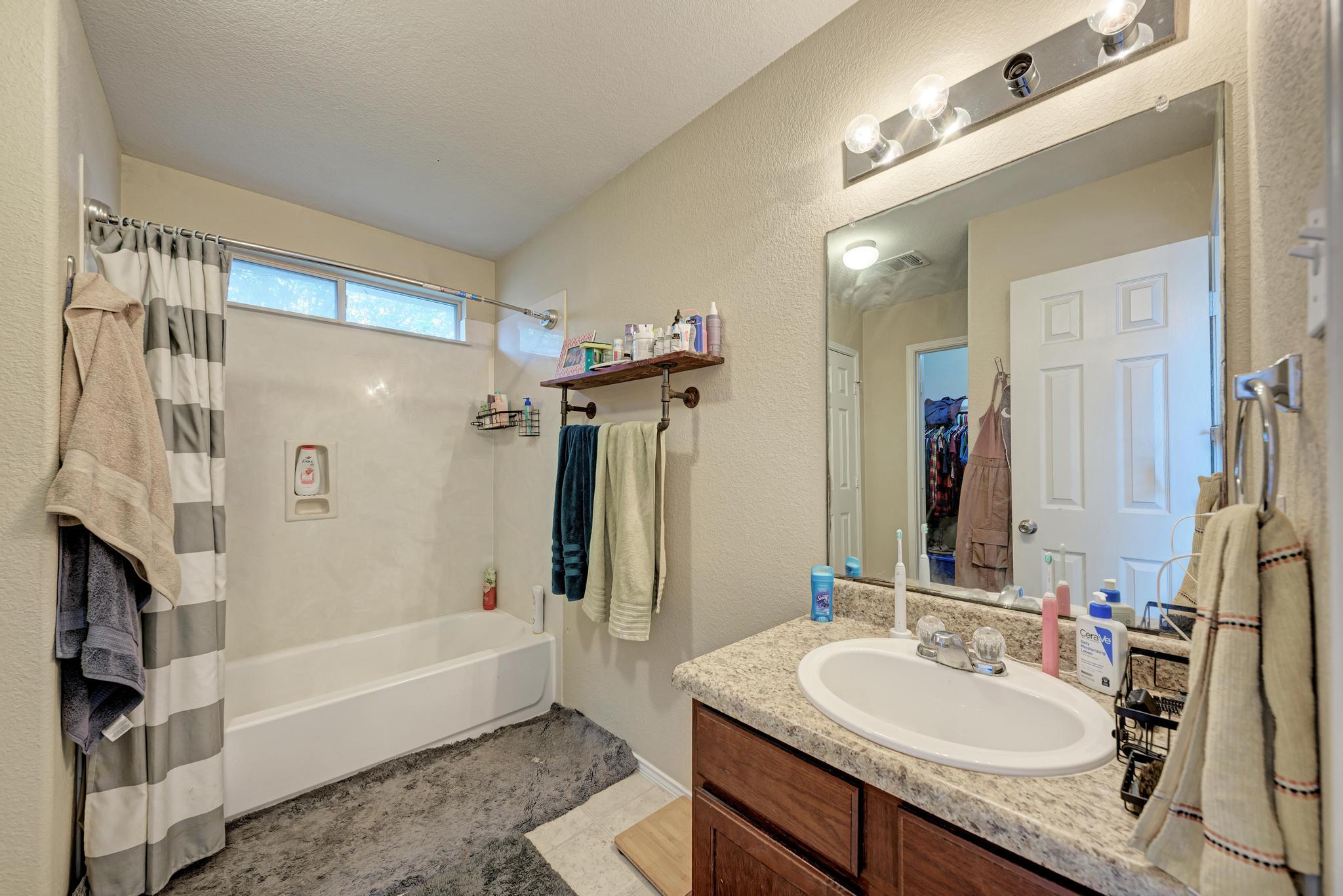 921 Dexter Dr, Leander, TX 78641