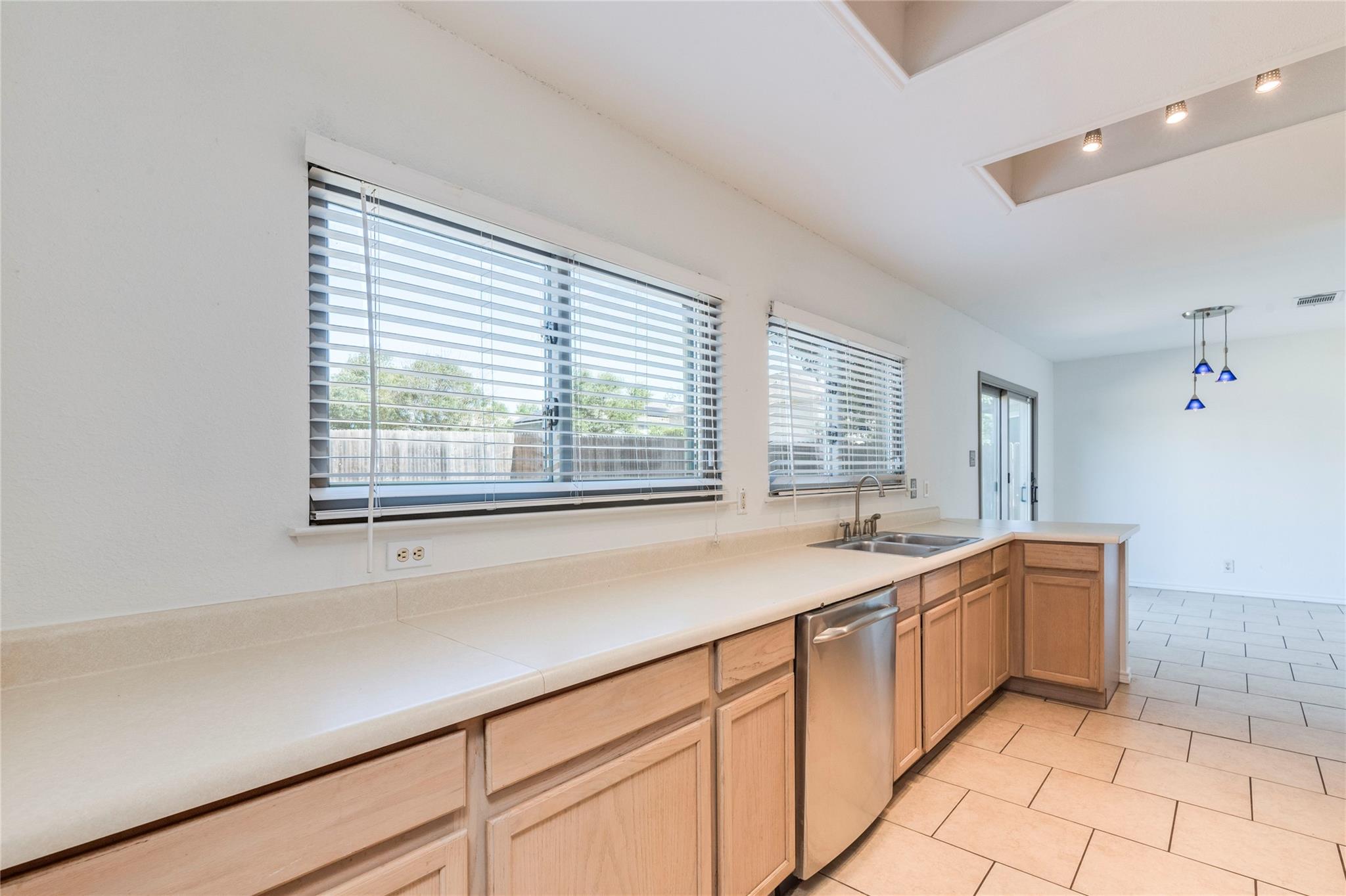 17924 Narsitin Ln, Pflugerville, TX 78660