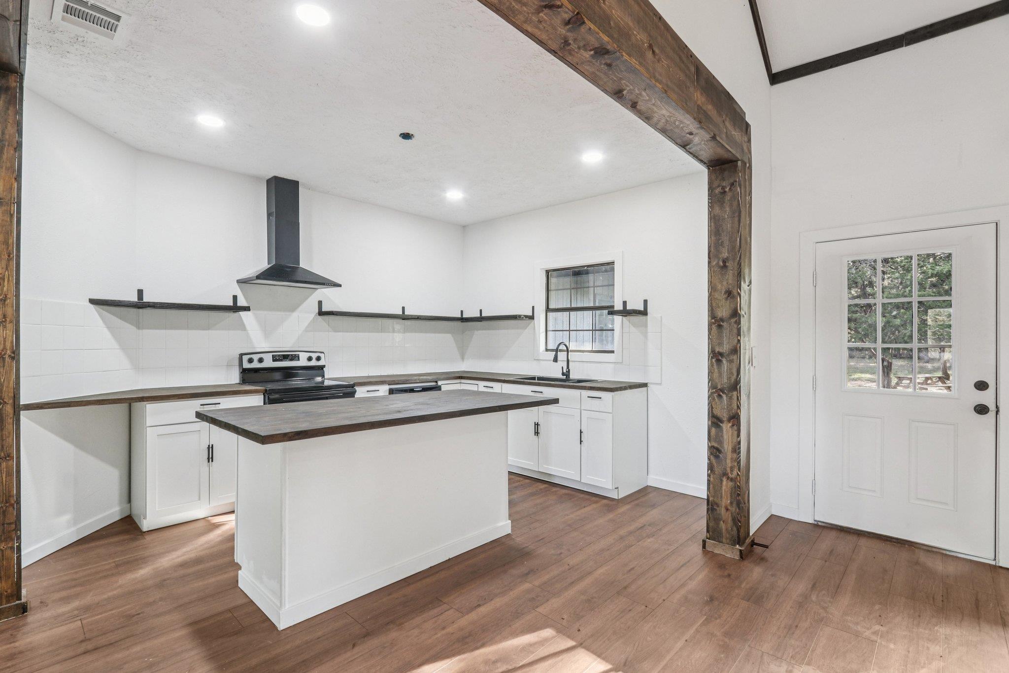 385 Alta Vista Dr, Bastrop, TX 78602