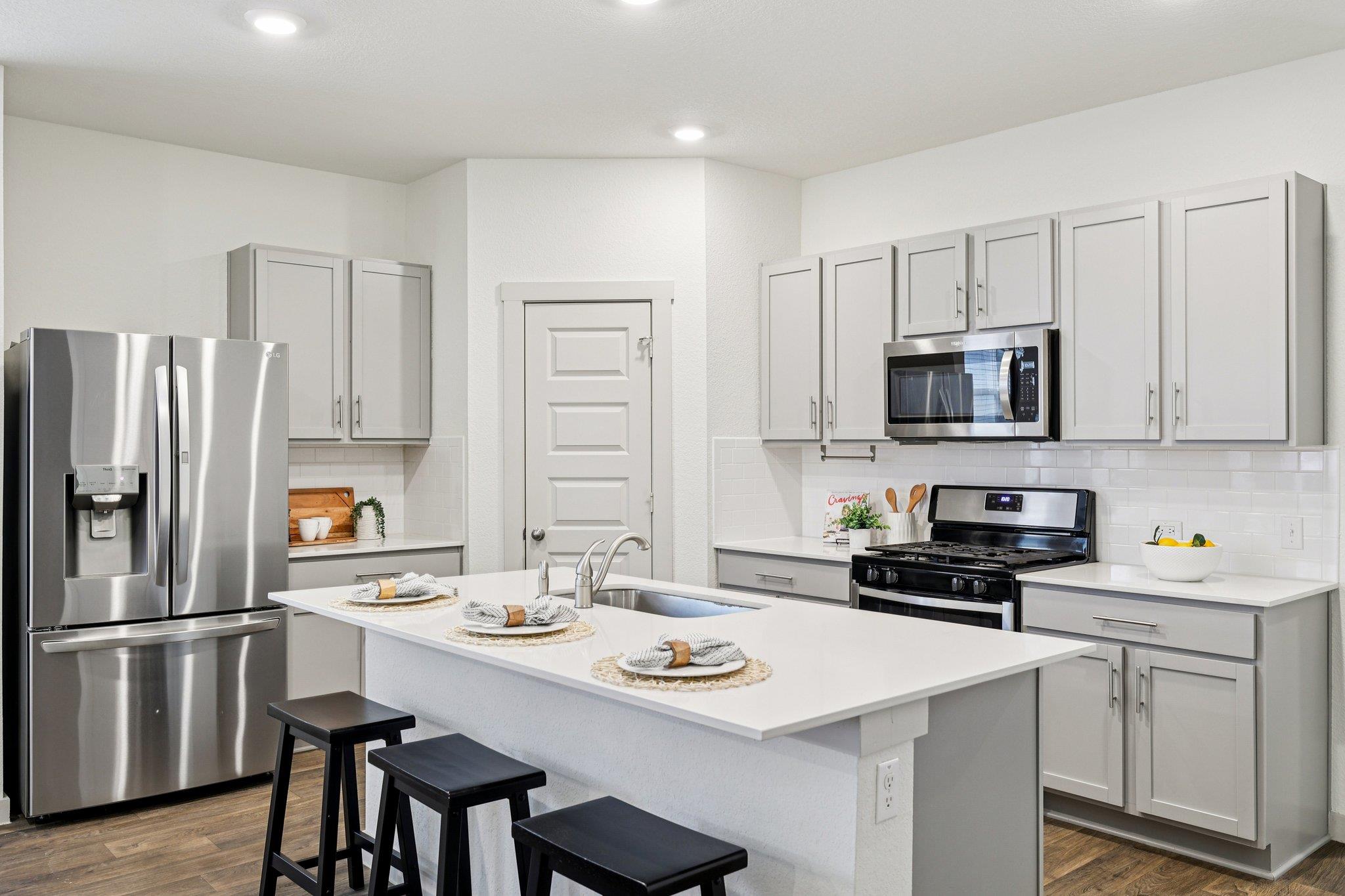 211 Big Sandy Creek Dr, Hutto, TX 78634