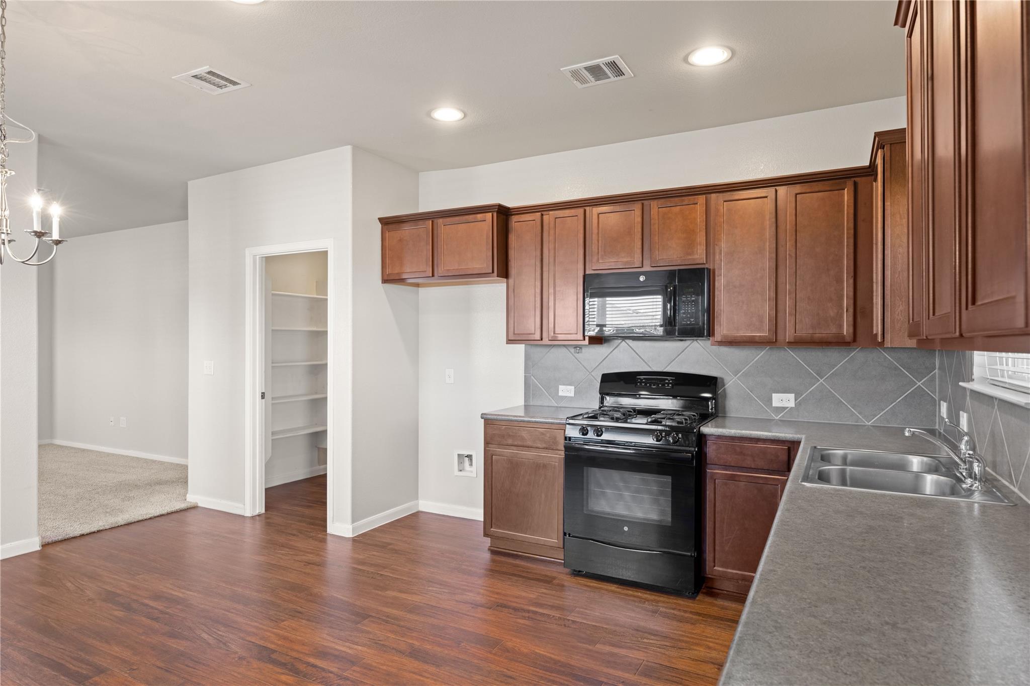 401 S Hunting Lodge Ln, Bastrop, TX 78602