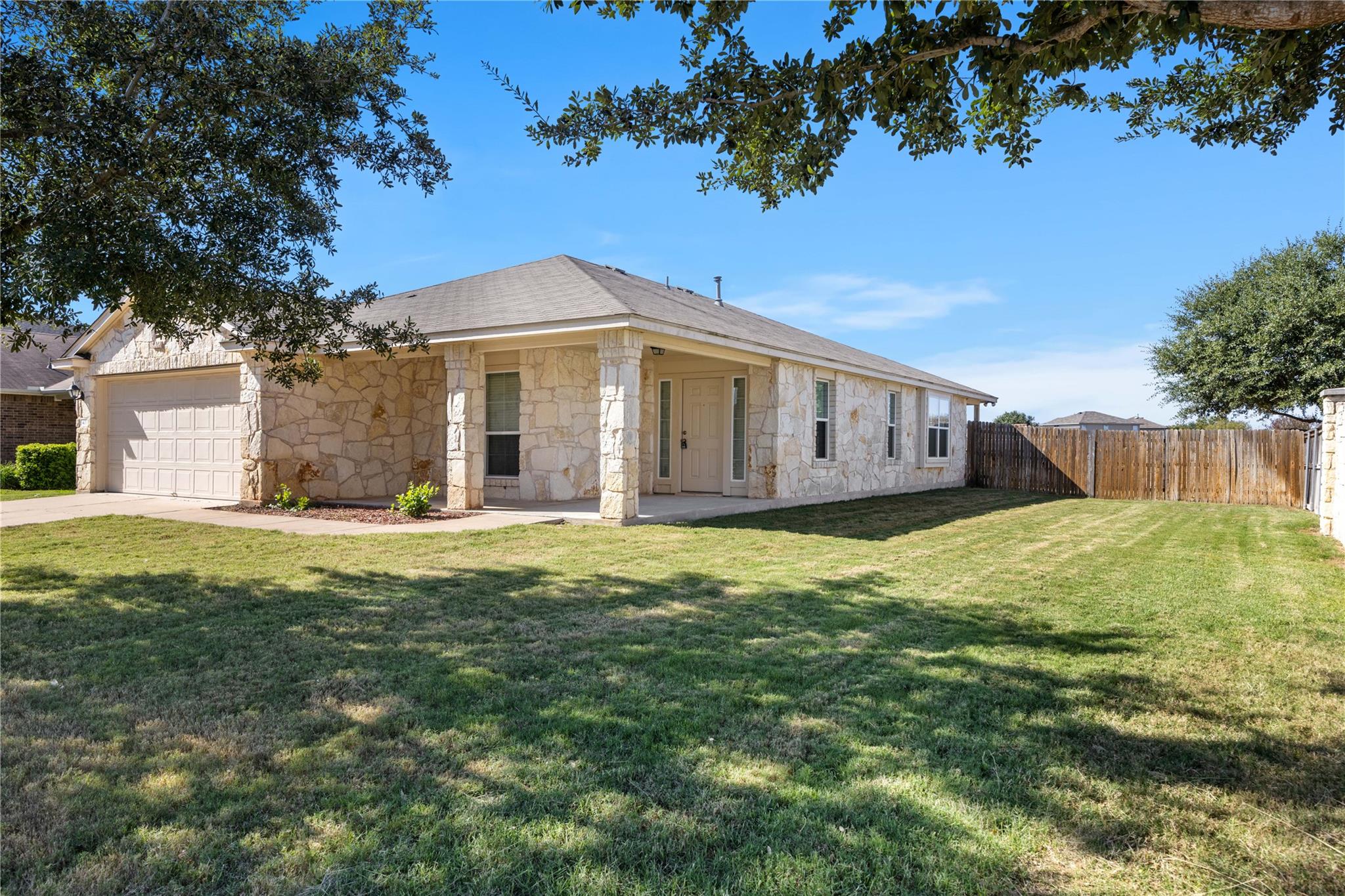401 S Hunting Lodge Ln, Bastrop, TX 78602