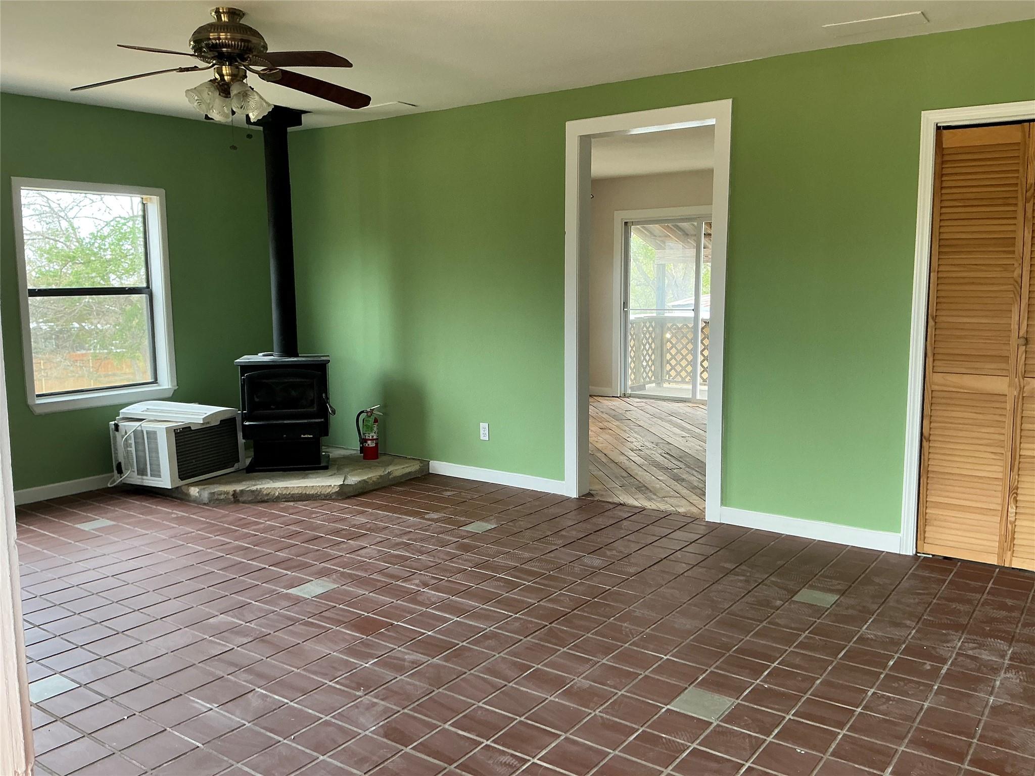 125 Turkey Run, Cedar Creek, TX 78612