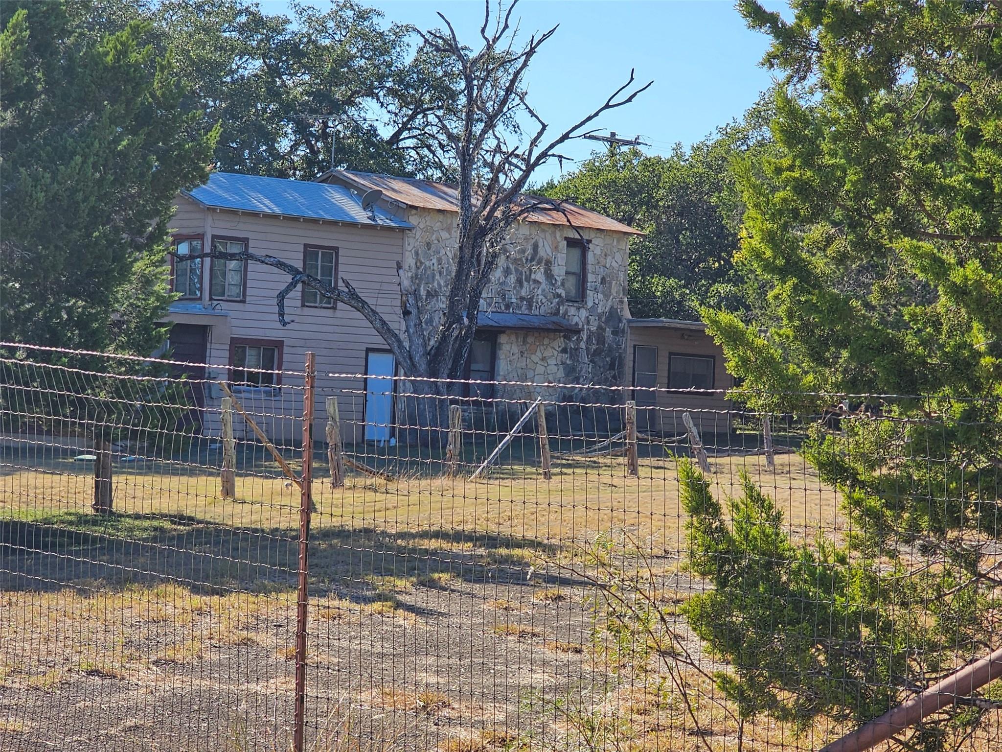 110 Maricopa Dr, Canyon Lake, TX 78133