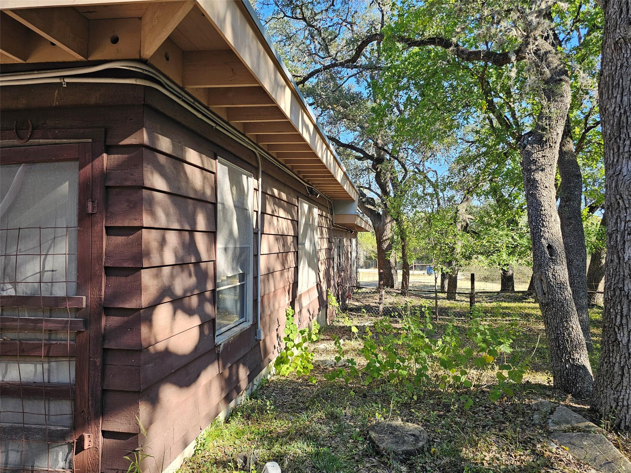 110 Maricopa Dr, Canyon Lake, TX 78133