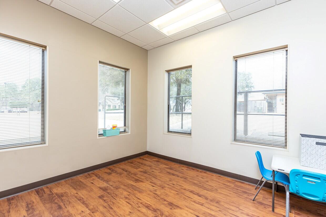 11901 W Parmer Ln # 300, Cedar Park, TX 78613