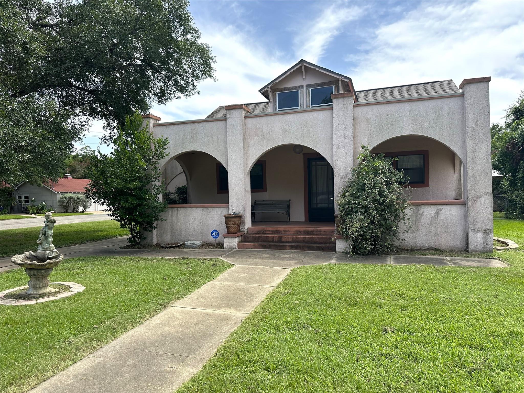 258 South Washington St, La Grange, TX 78945