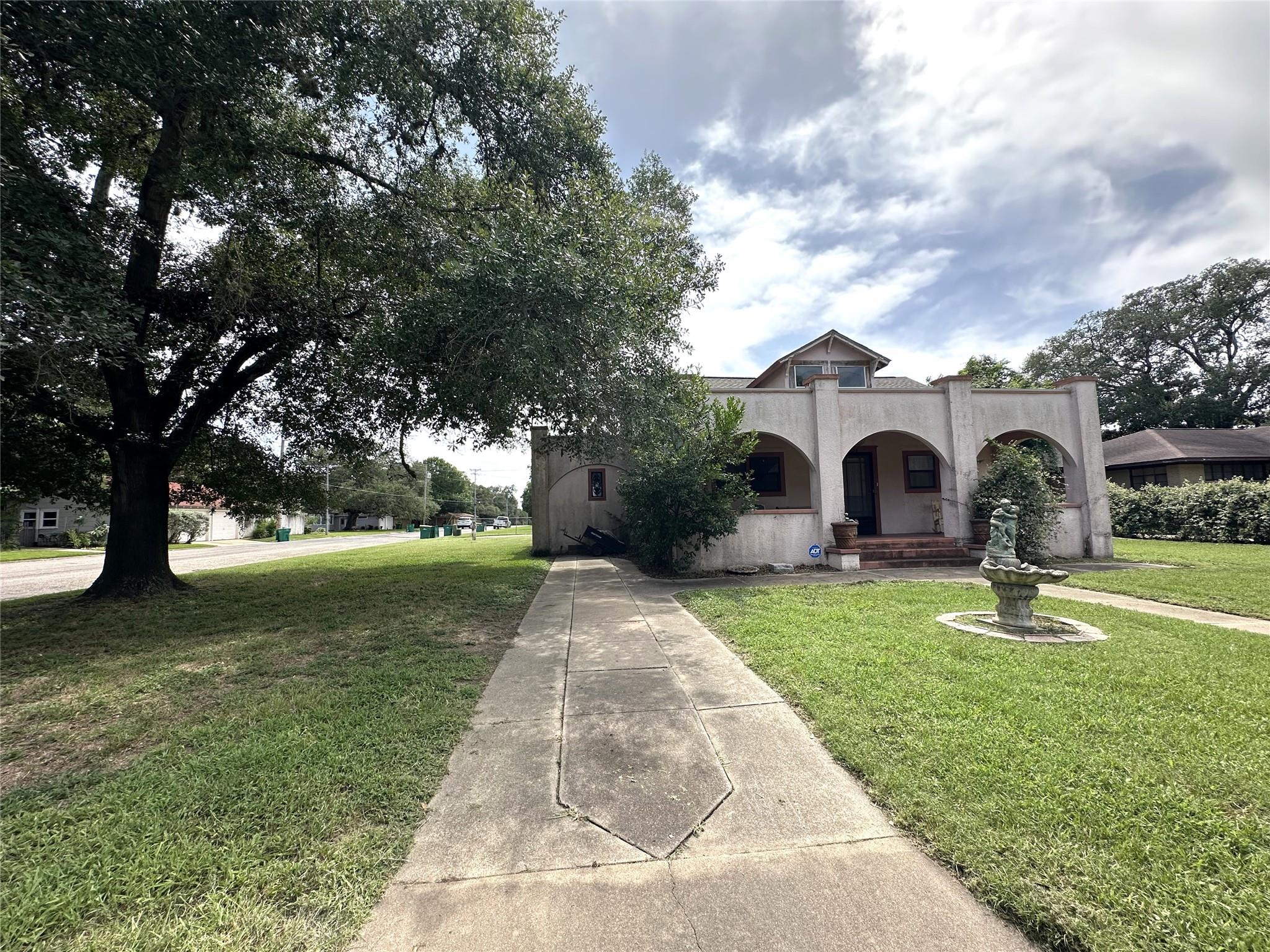 258 South Washington St, La Grange, TX 78945