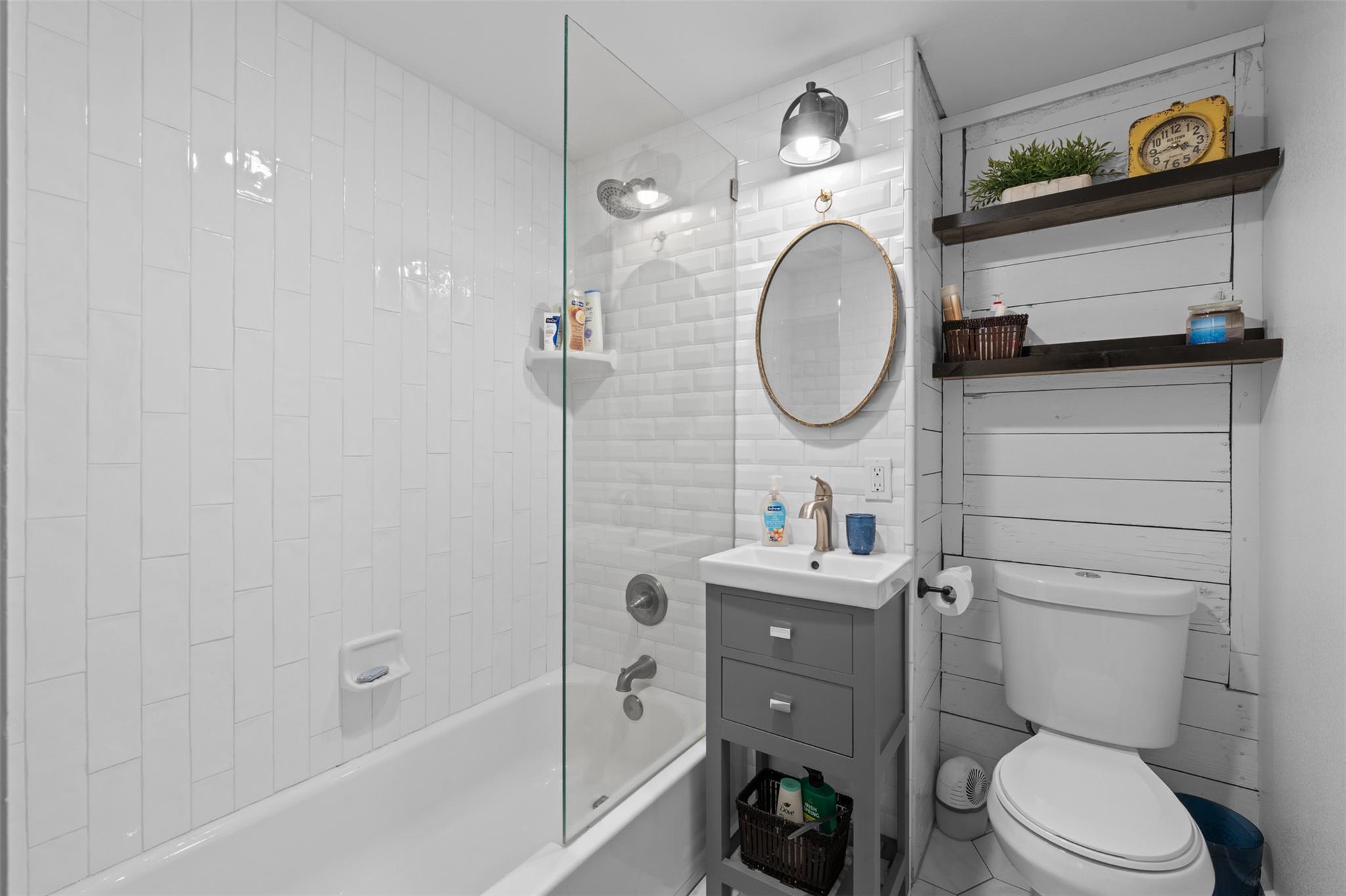 1005 E 14th St, Cameron, TX 76520