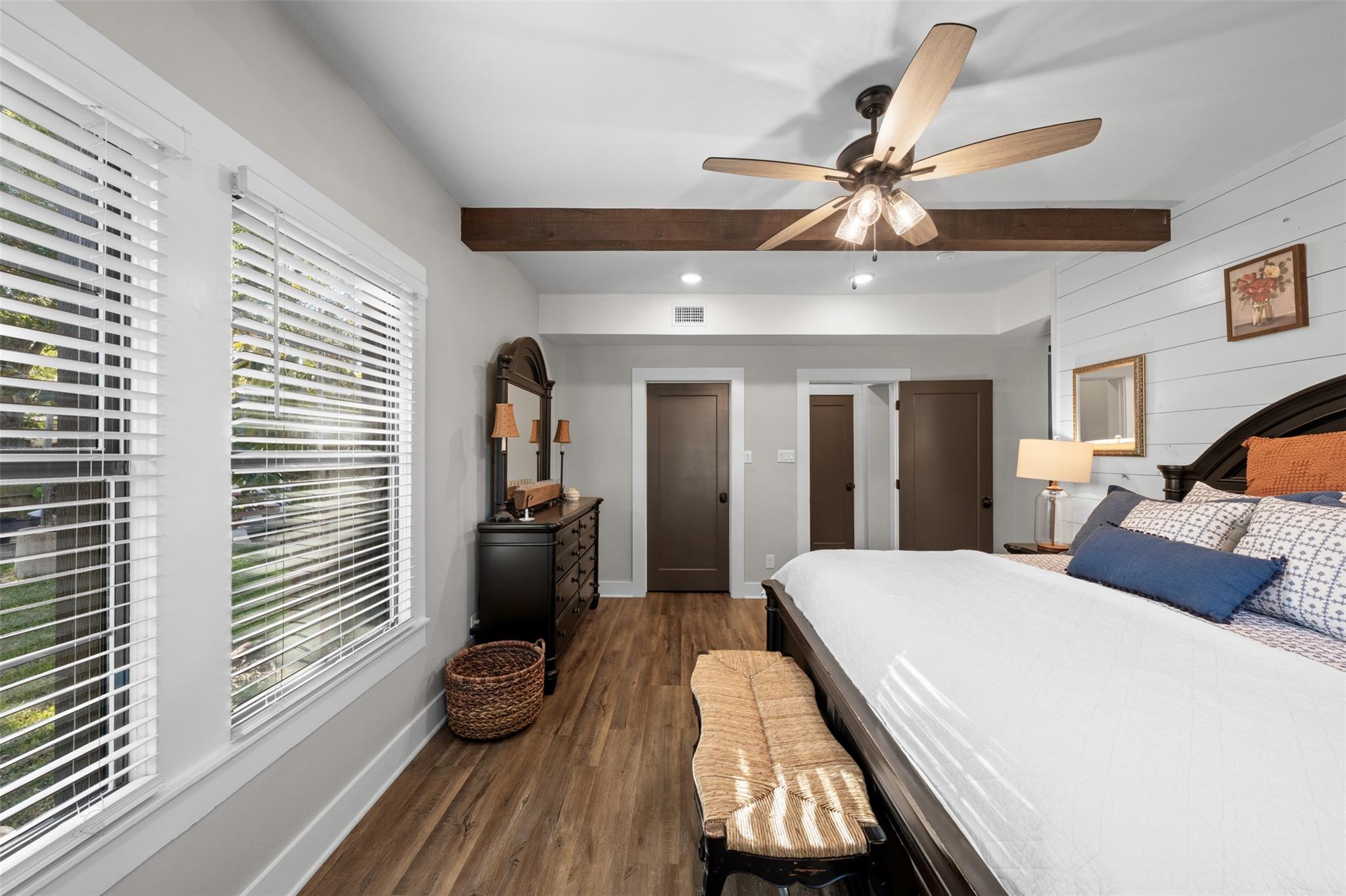 1005 E 14th St, Cameron, TX 76520