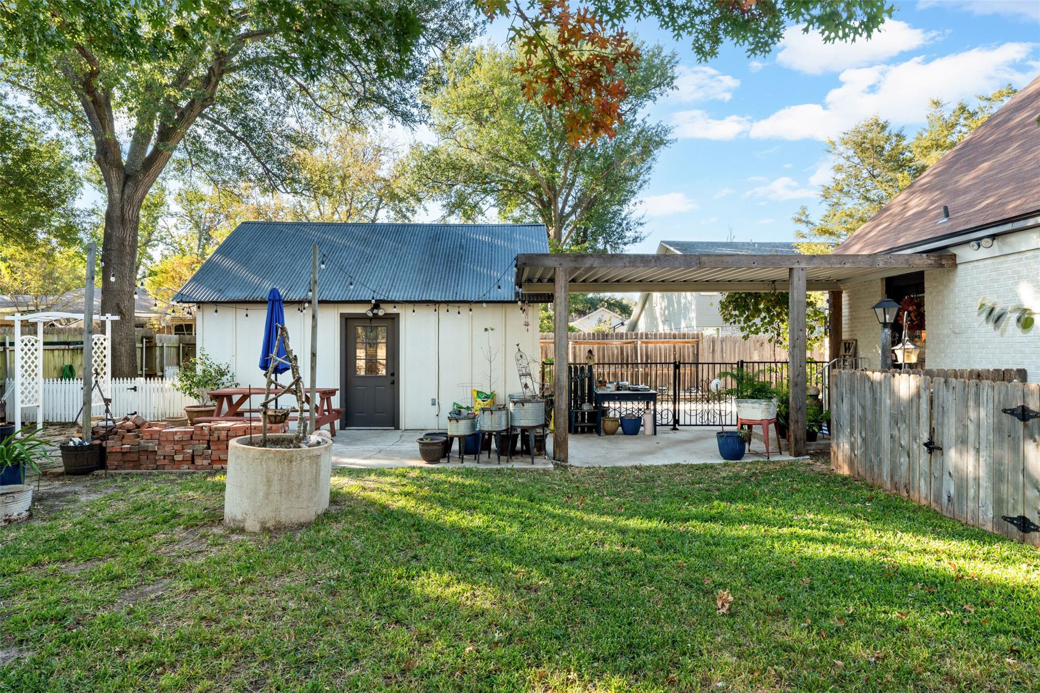 1005 E 14th St, Cameron, TX 76520