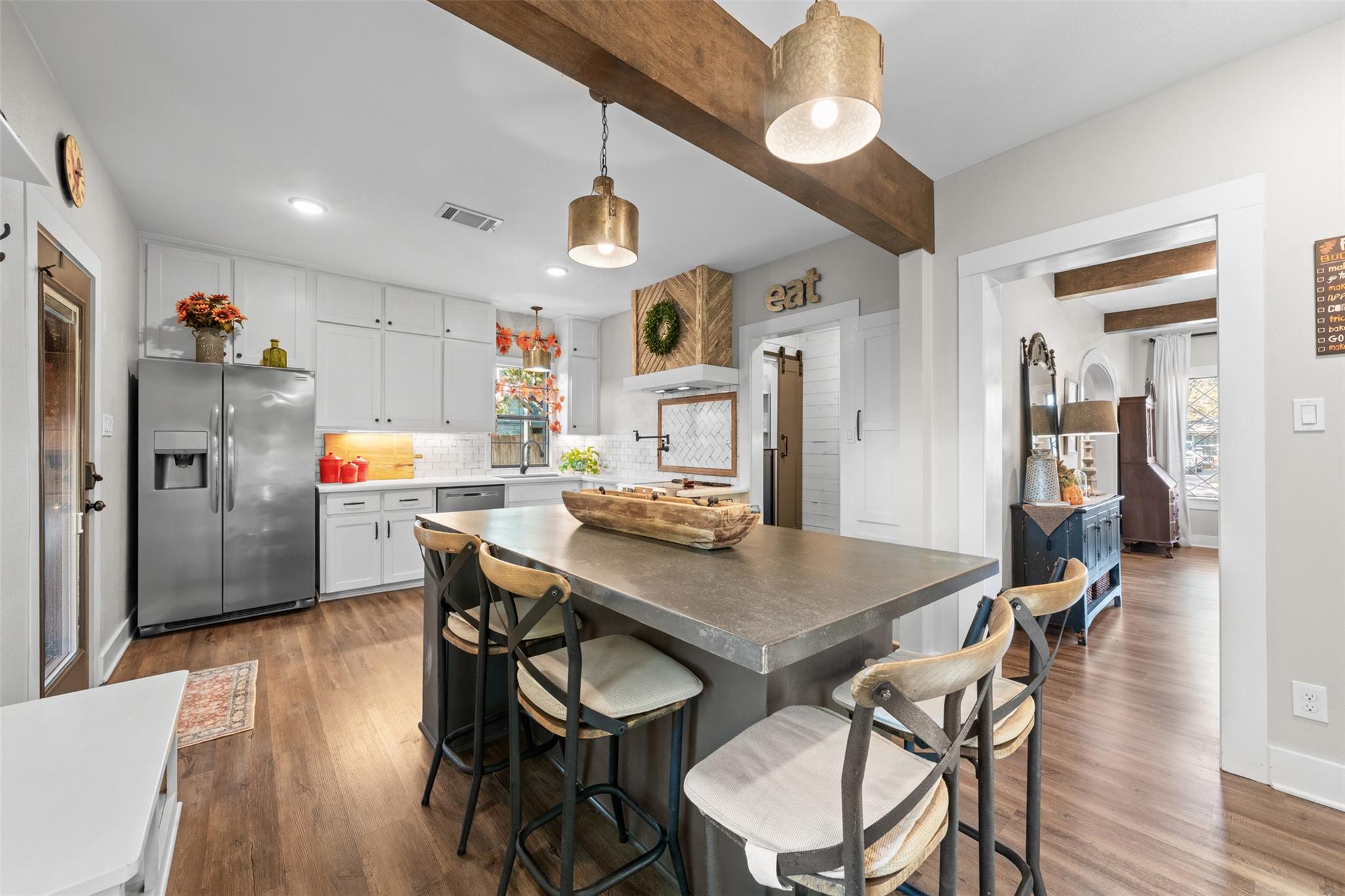 1005 E 14th St, Cameron, TX 76520