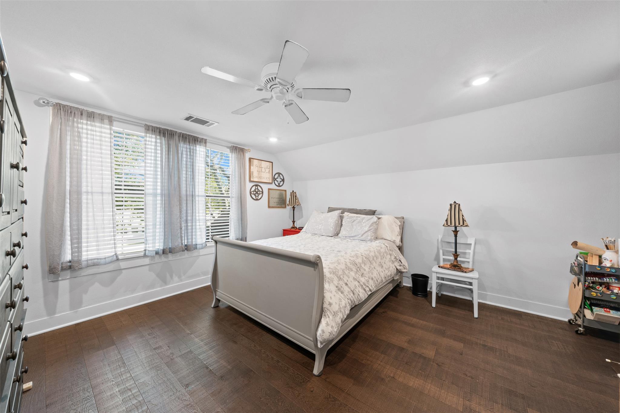 1005 E 14th St, Cameron, TX 76520