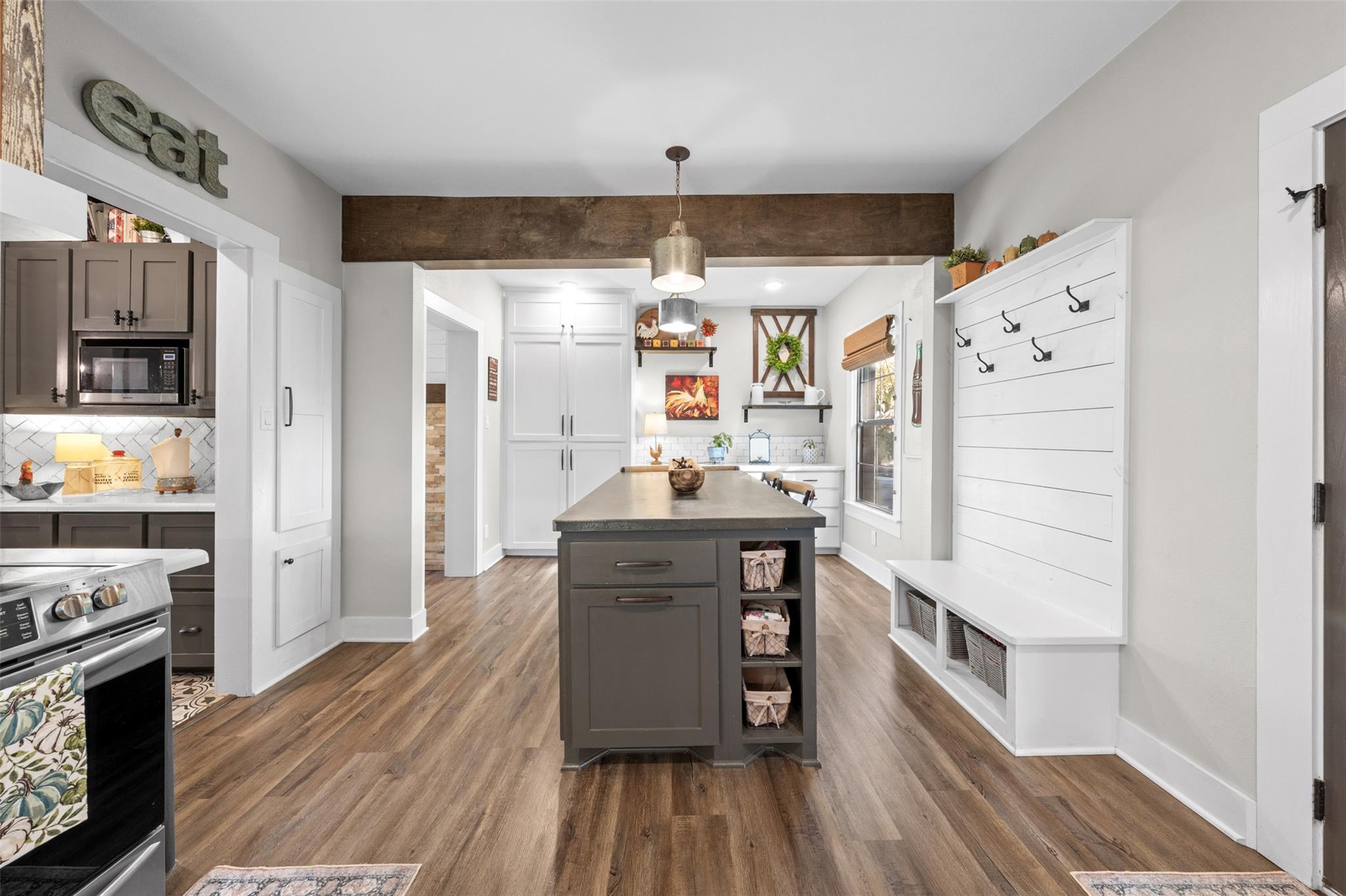 1005 E 14th St, Cameron, TX 76520