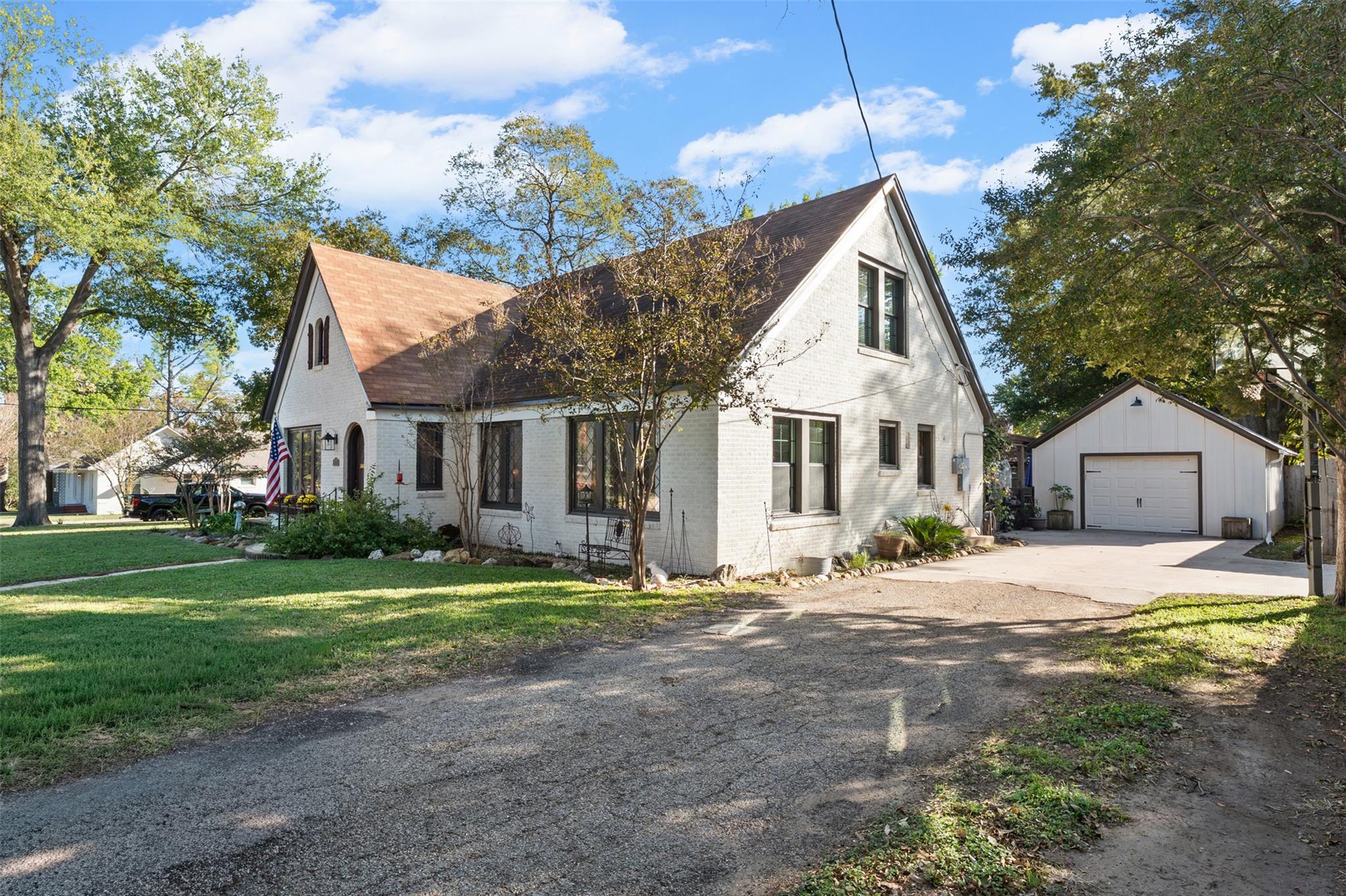 1005 E 14th St, Cameron, TX 76520