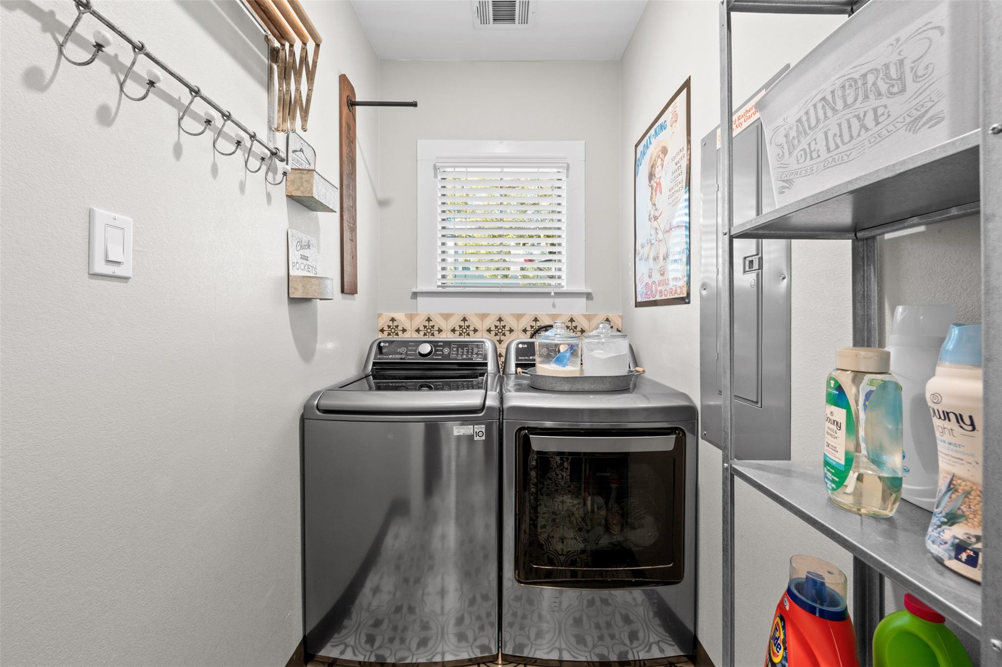 1005 E 14th St, Cameron, TX 76520