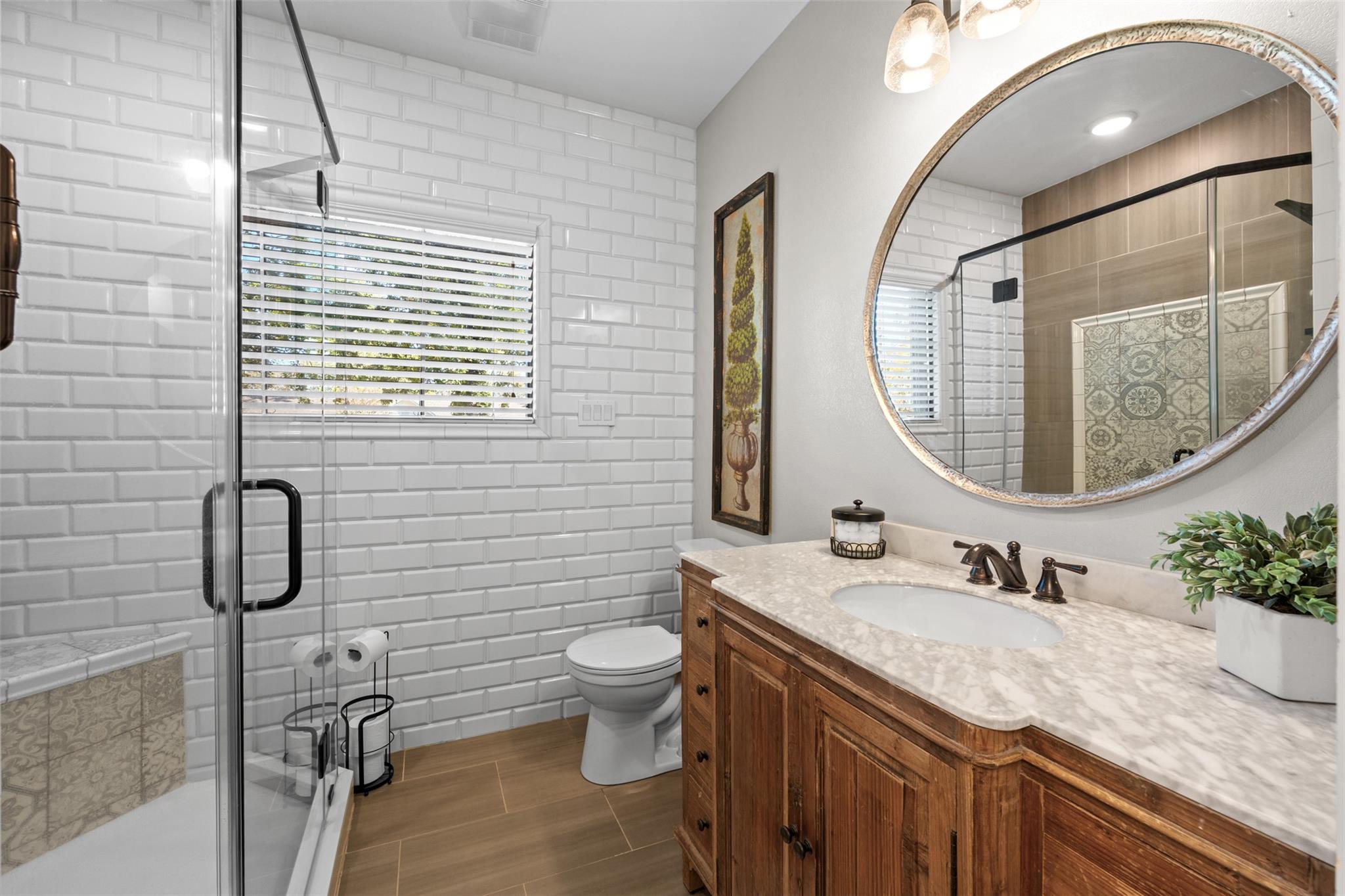 1005 E 14th St, Cameron, TX 76520